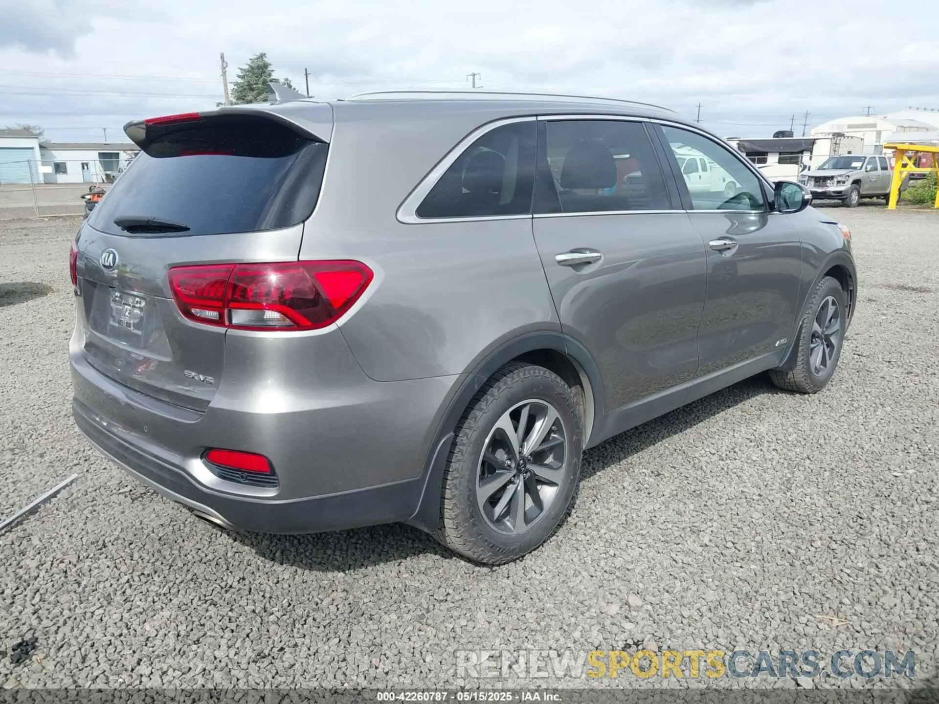 4 Photograph of a damaged car 5XYPHDA56KG547201 KIA SORENTO 2019