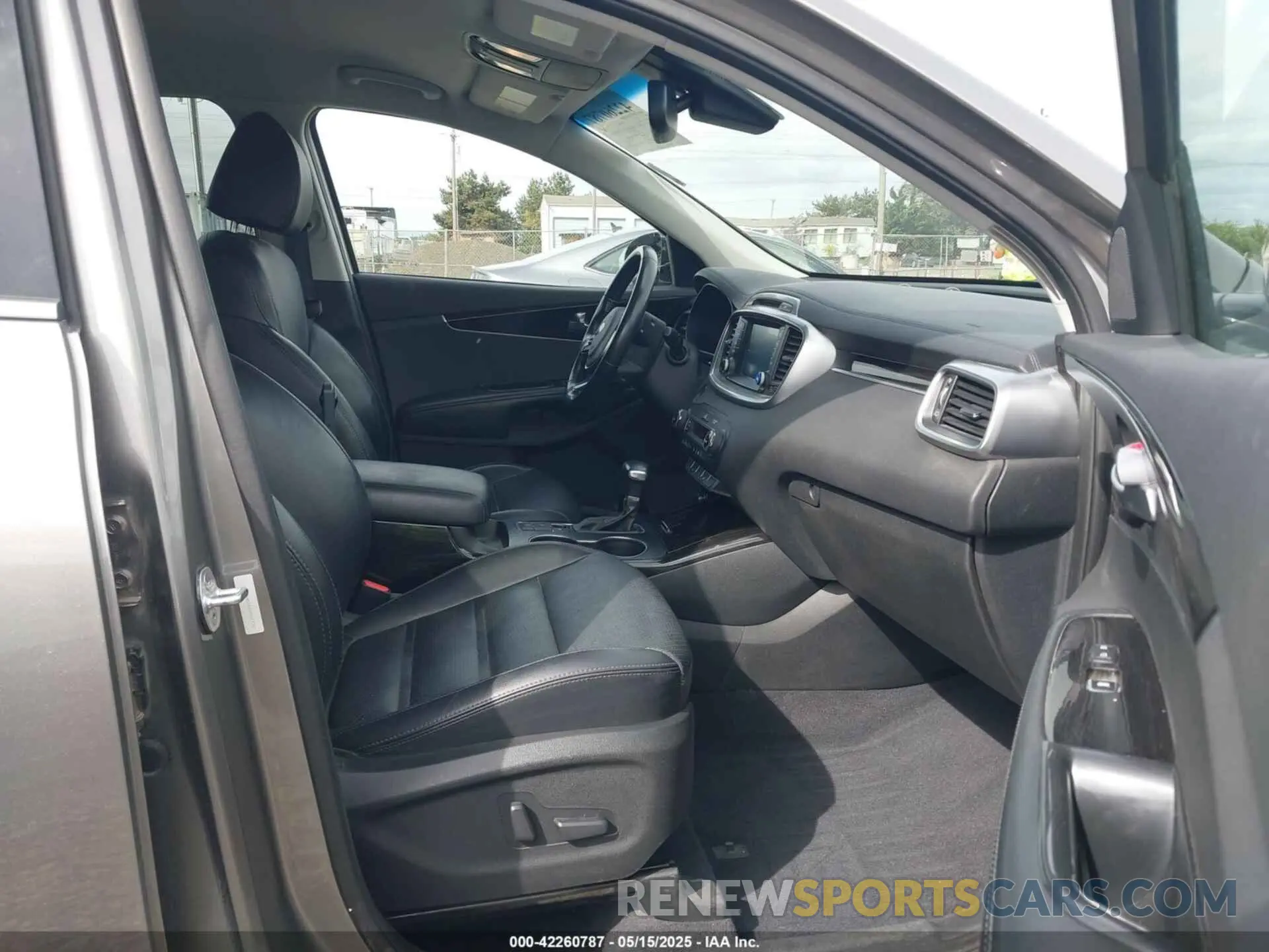 5 Photograph of a damaged car 5XYPHDA56KG547201 KIA SORENTO 2019