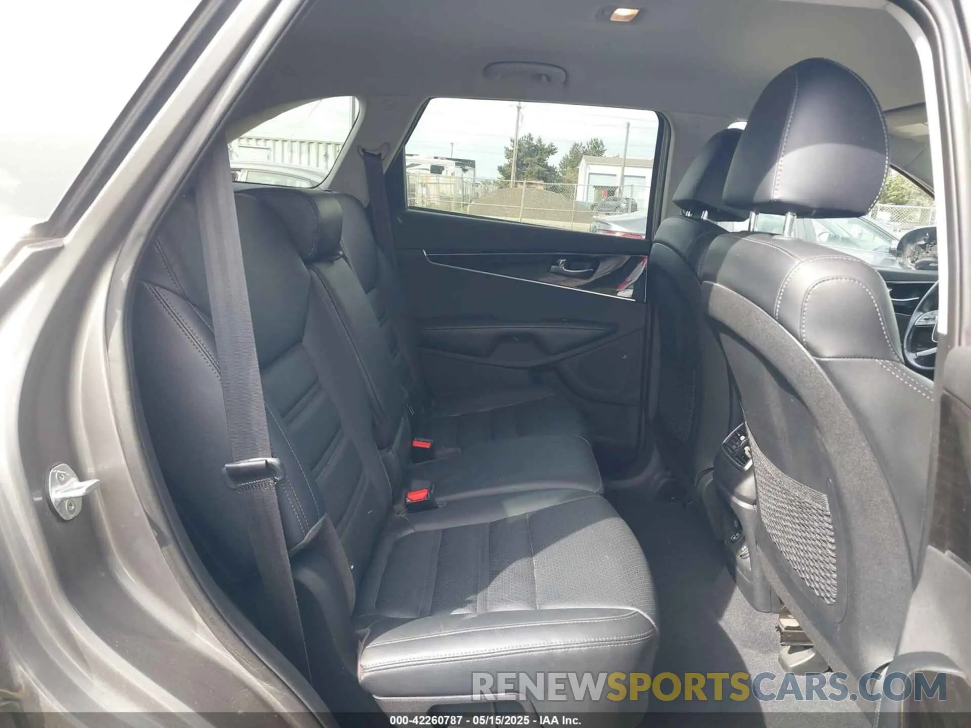 8 Photograph of a damaged car 5XYPHDA56KG547201 KIA SORENTO 2019