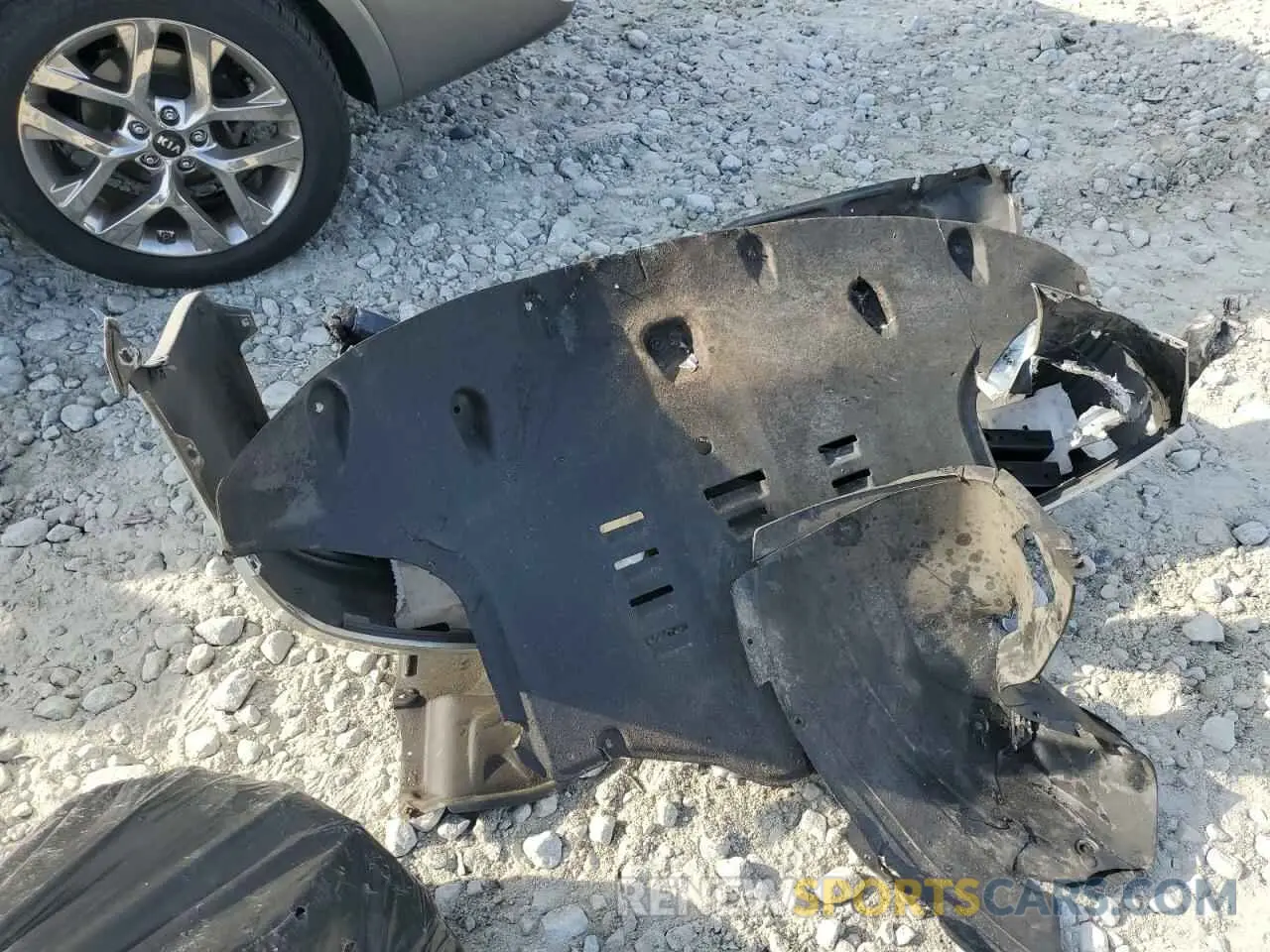 13 Photograph of a damaged car 5XYPK4A50KG447242 KIA SORENTO 2019