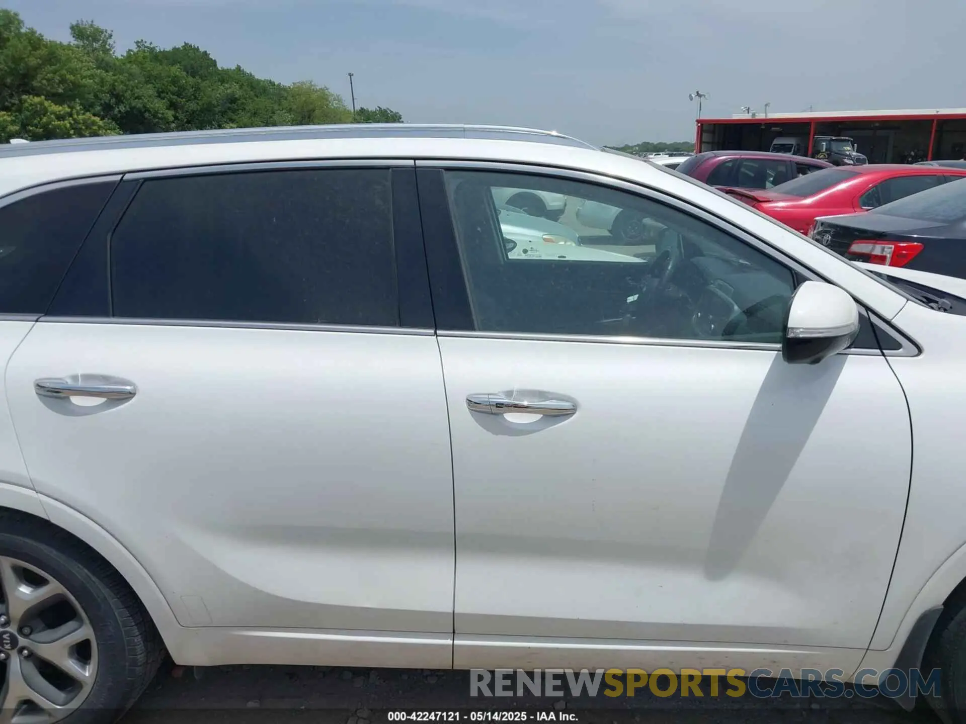 13 Photograph of a damaged car 5XYPK4A52KG450109 KIA SORENTO 2019