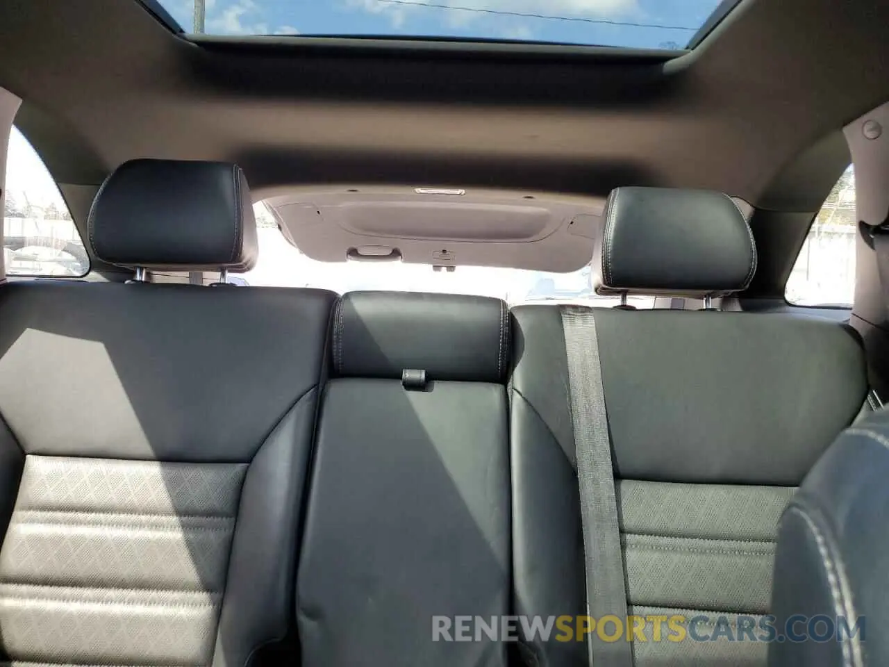 10 Photograph of a damaged car 5XYPKDA51KG522319 KIA SORENTO 2019