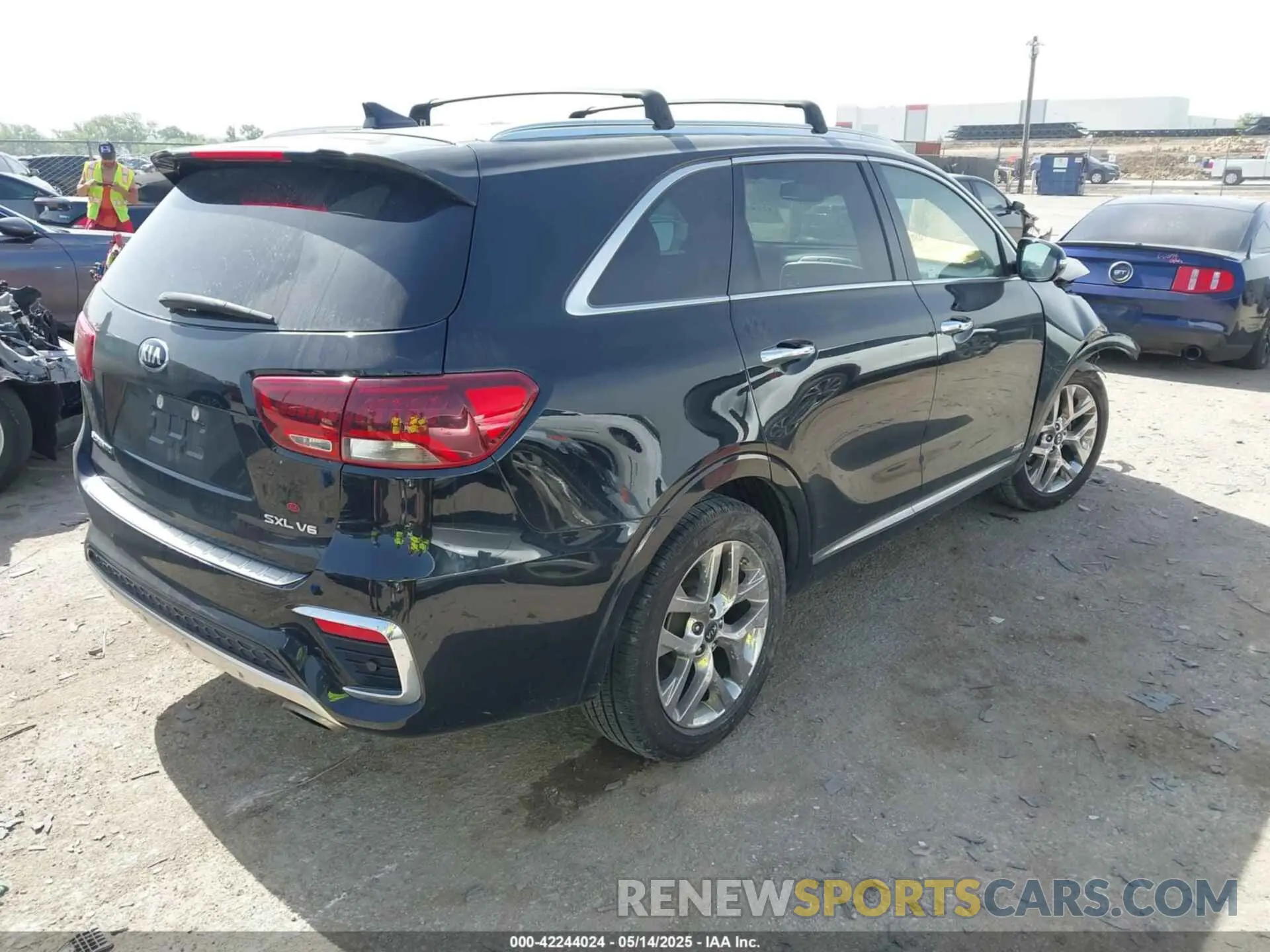 4 Photograph of a damaged car 5XYPKDA56KG544039 KIA SORENTO 2019