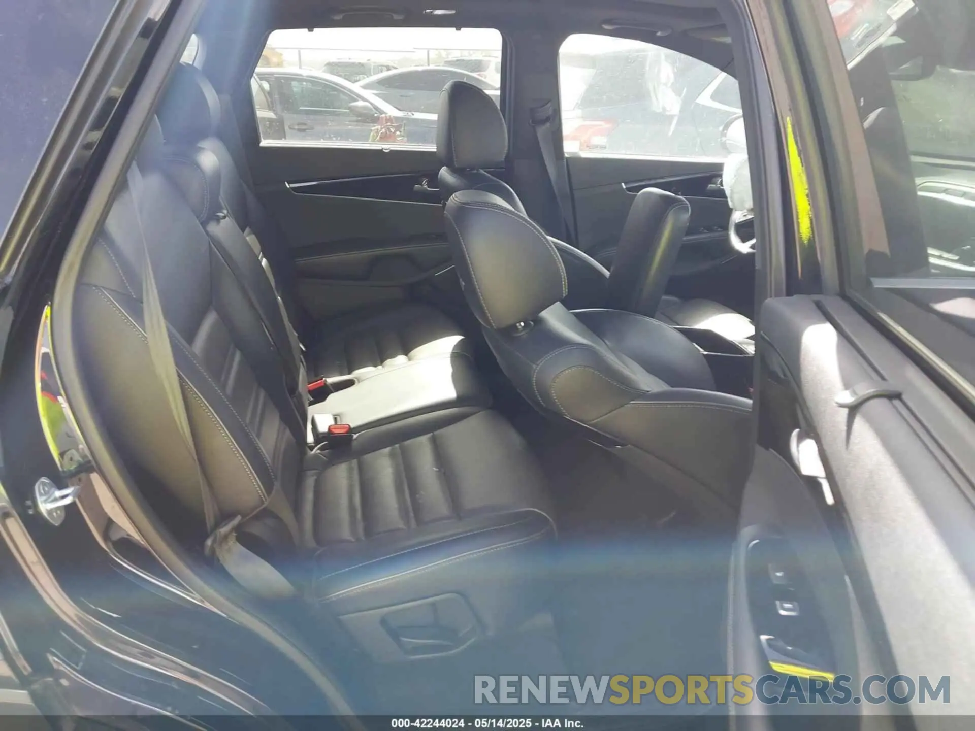 8 Photograph of a damaged car 5XYPKDA56KG544039 KIA SORENTO 2019