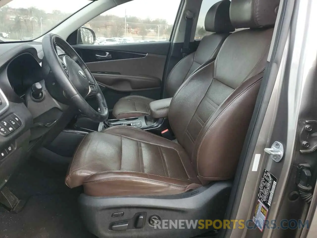7 Photograph of a damaged car 5XYPKDA57KG453913 KIA SORENTO 2019