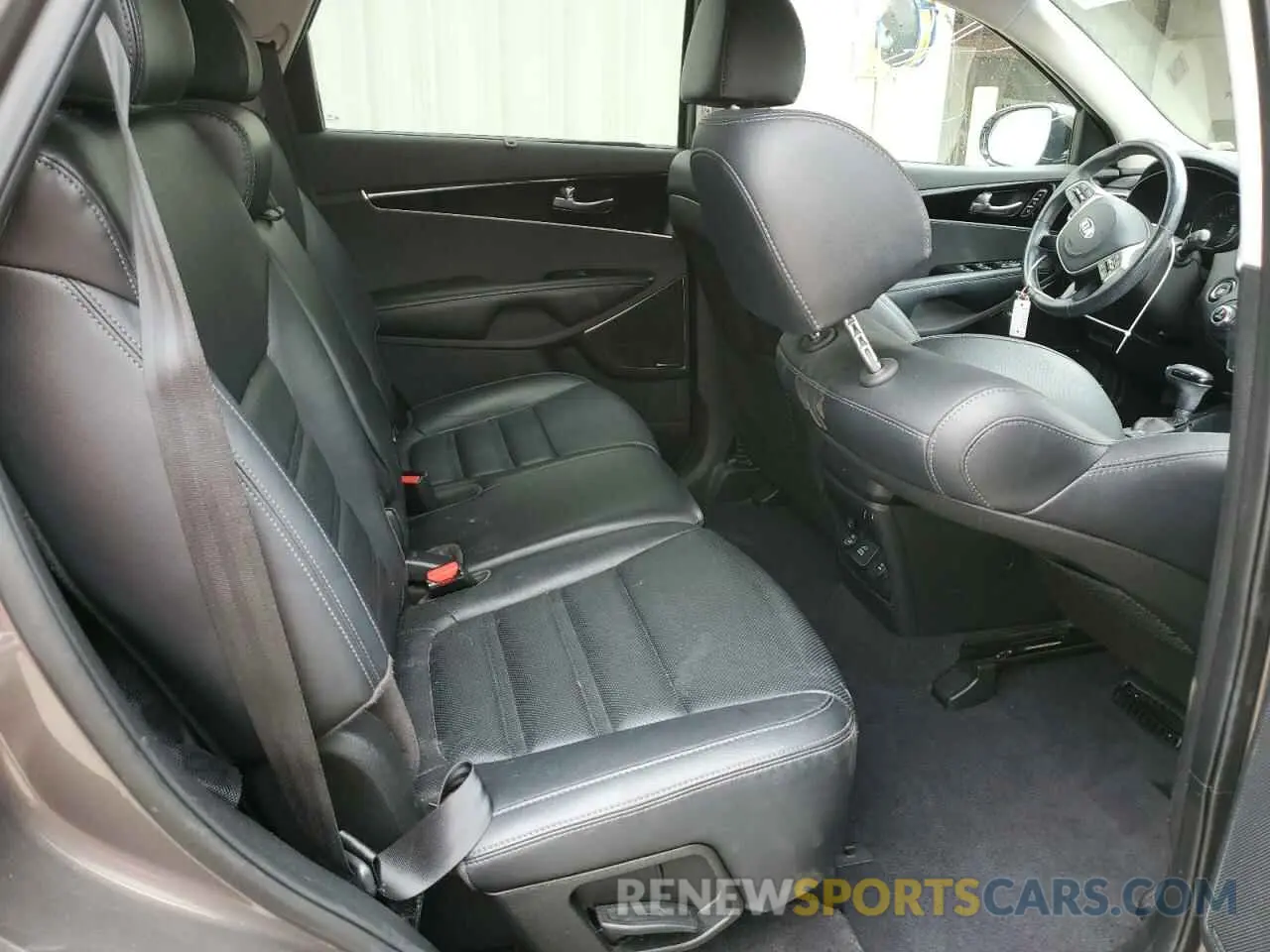 11 Photograph of a damaged car 5XYPKDA57KG470436 KIA SORENTO 2019