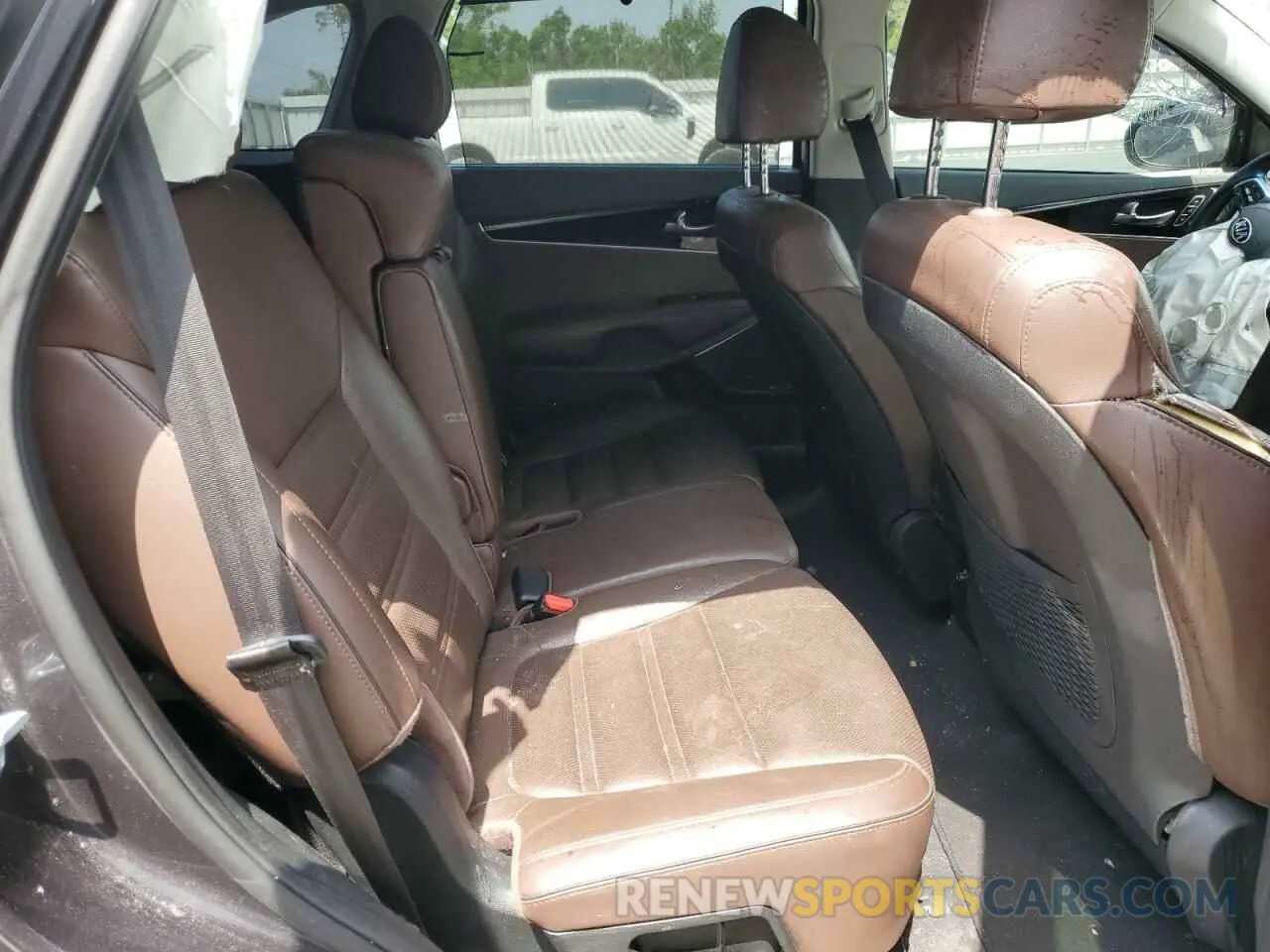 11 Photograph of a damaged car 5XYPKDA57KG537438 KIA SORENTO 2019