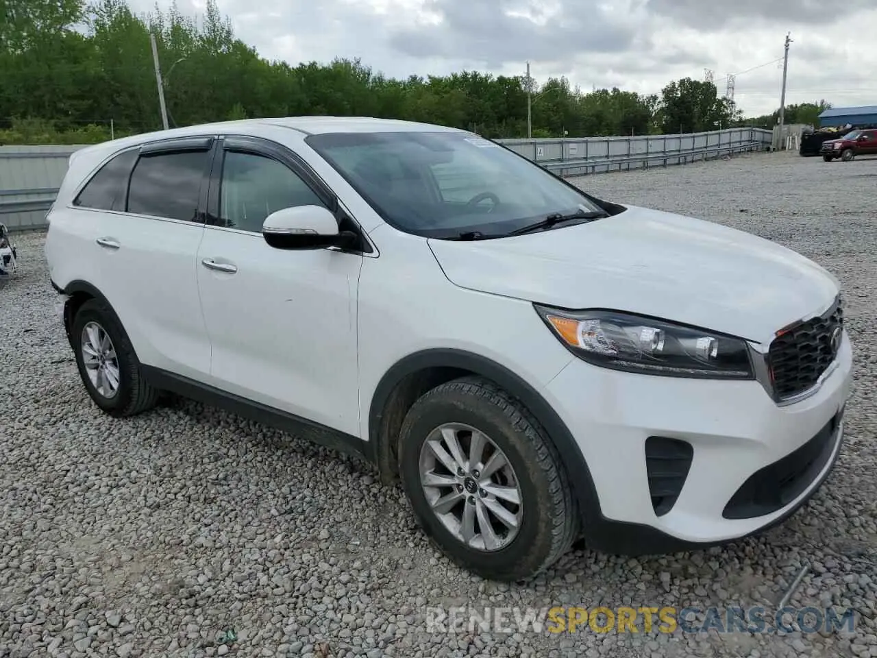 4 Photograph of a damaged car 5XYPG4A30LG649953 KIA SORENTO 2020