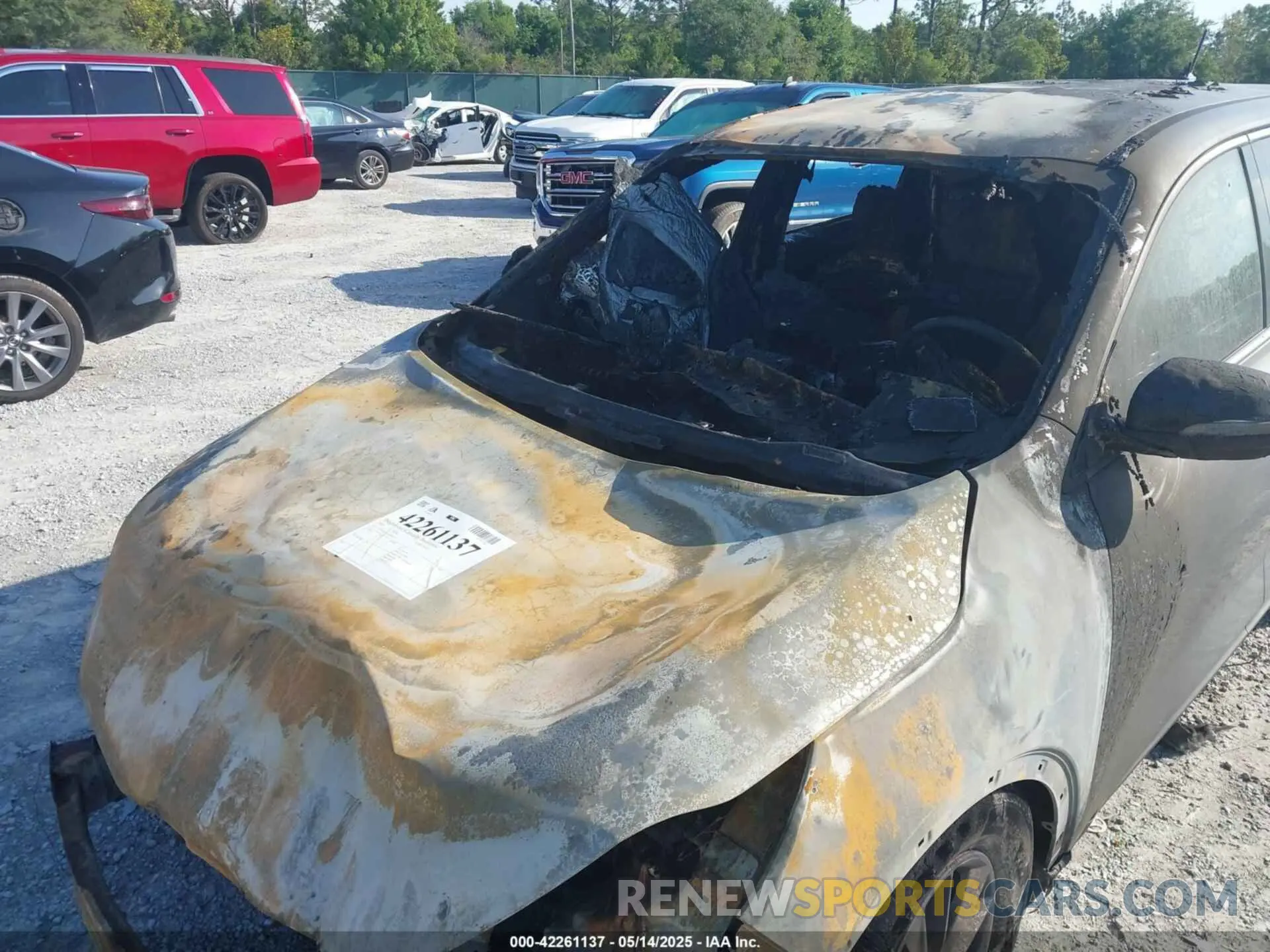6 Photograph of a damaged car 5XYPG4A30LG682452 KIA SORENTO 2020