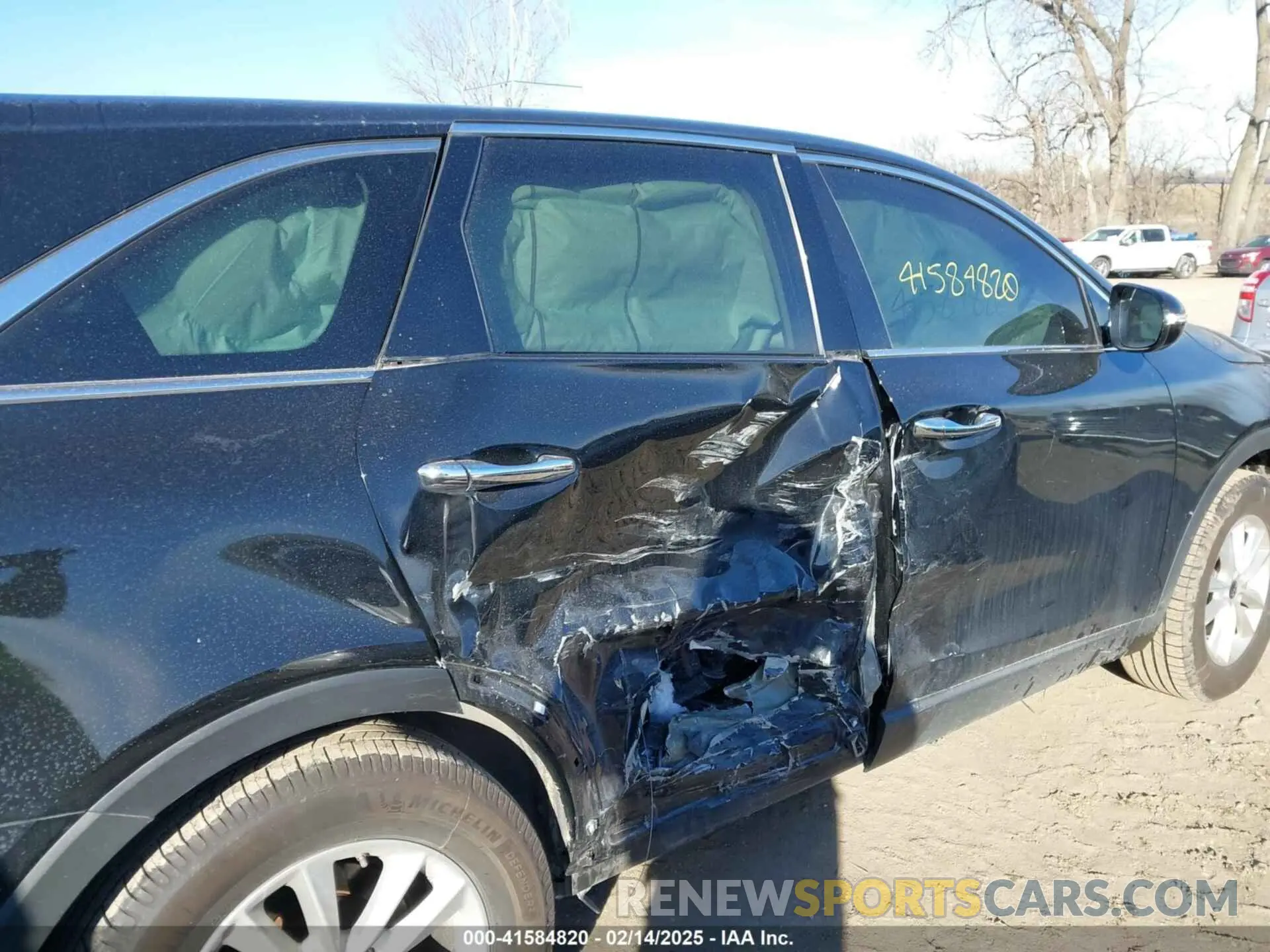 13 Photograph of a damaged car 5XYPG4A31LG688390 KIA SORENTO 2020