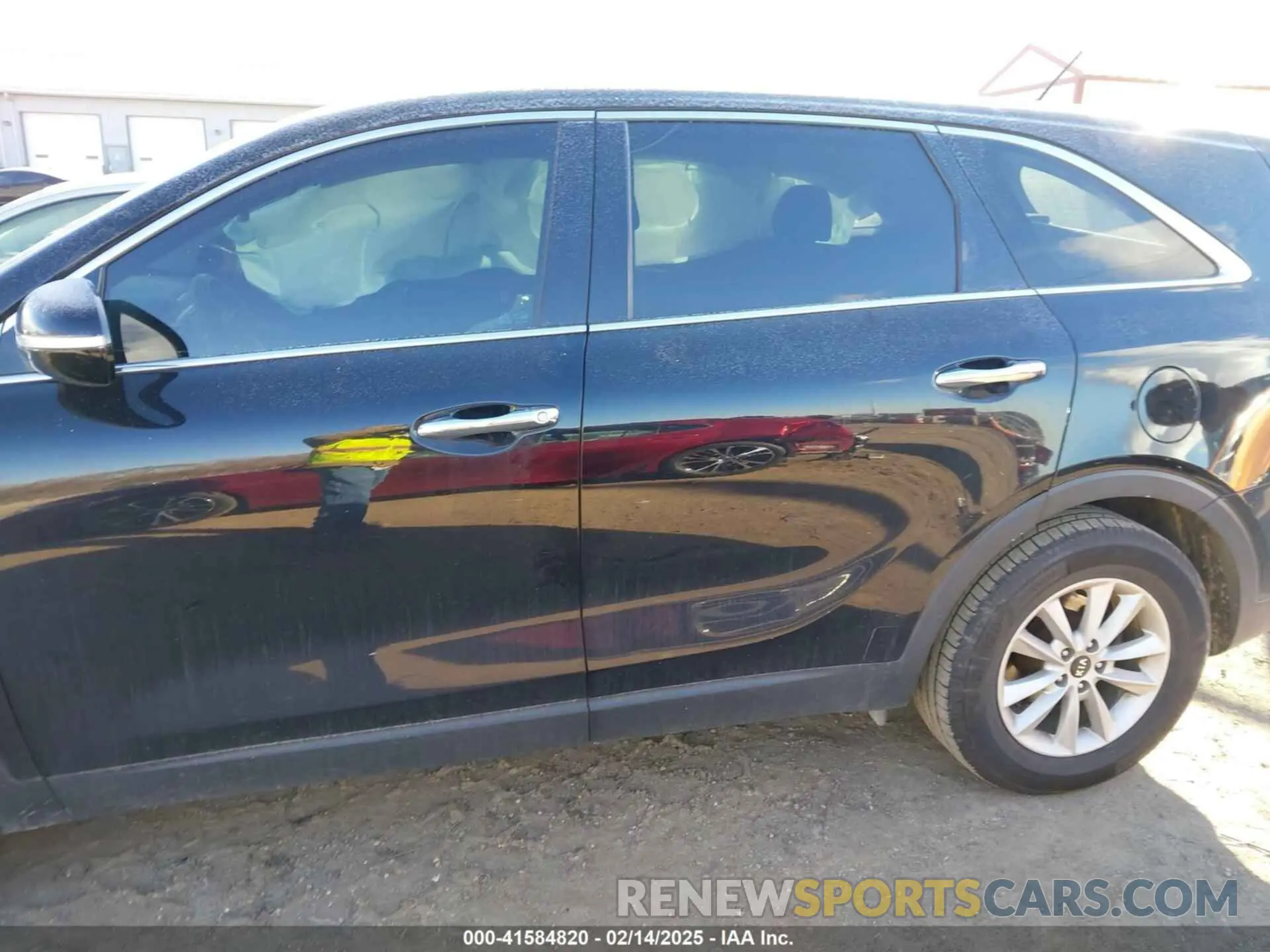 14 Photograph of a damaged car 5XYPG4A31LG688390 KIA SORENTO 2020
