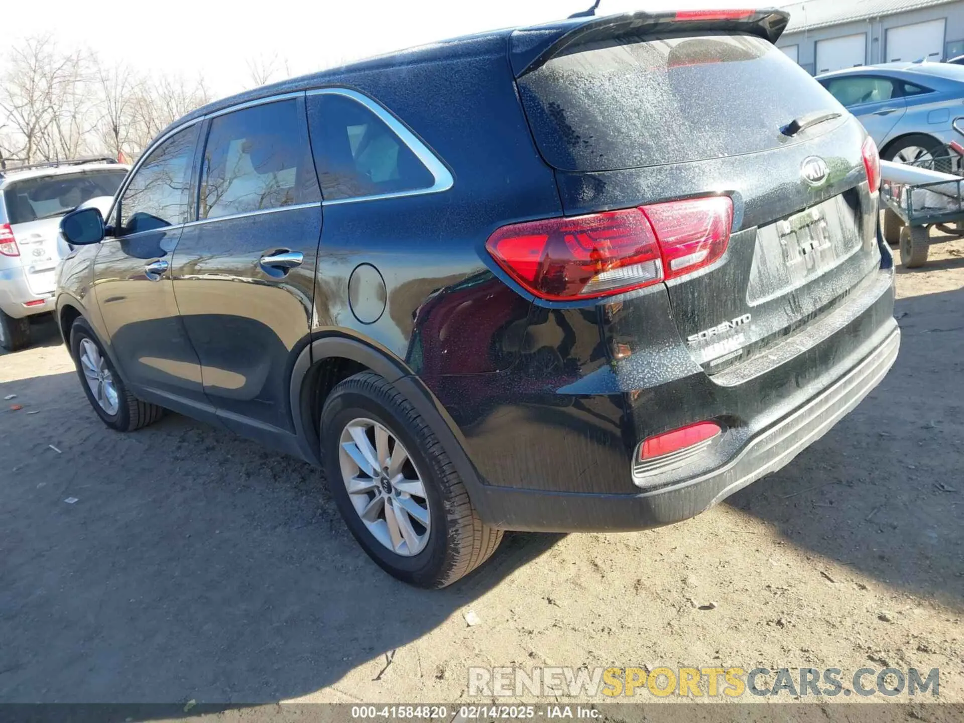 3 Photograph of a damaged car 5XYPG4A31LG688390 KIA SORENTO 2020