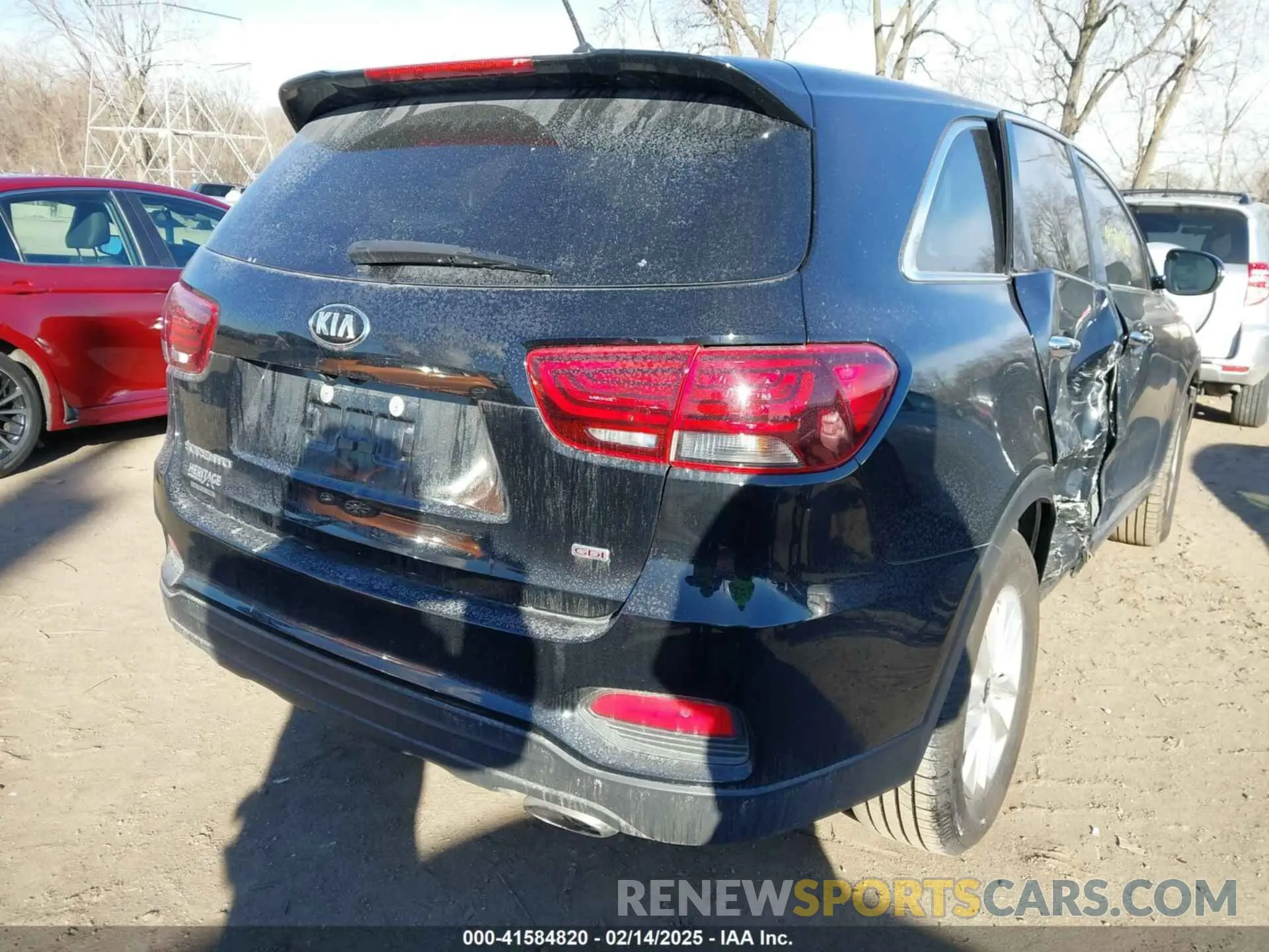 4 Photograph of a damaged car 5XYPG4A31LG688390 KIA SORENTO 2020