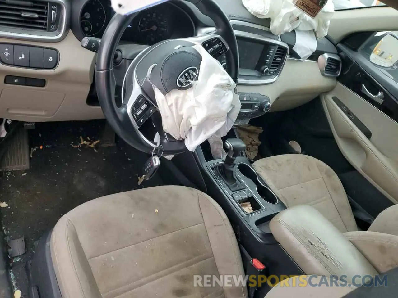 8 Photograph of a damaged car 5XYPG4A31LG698806 KIA SORENTO 2020