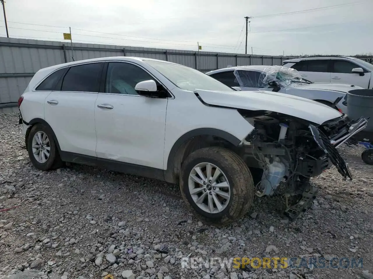 4 Photograph of a damaged car 5XYPG4A32LG629915 KIA SORENTO 2020