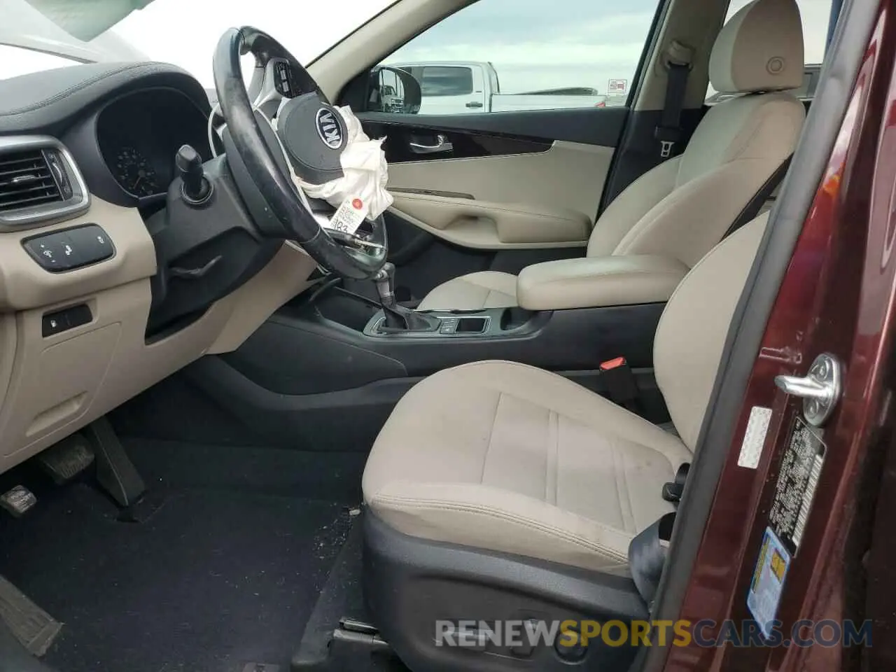 7 Photograph of a damaged car 5XYPG4A32LG637142 KIA SORENTO 2020