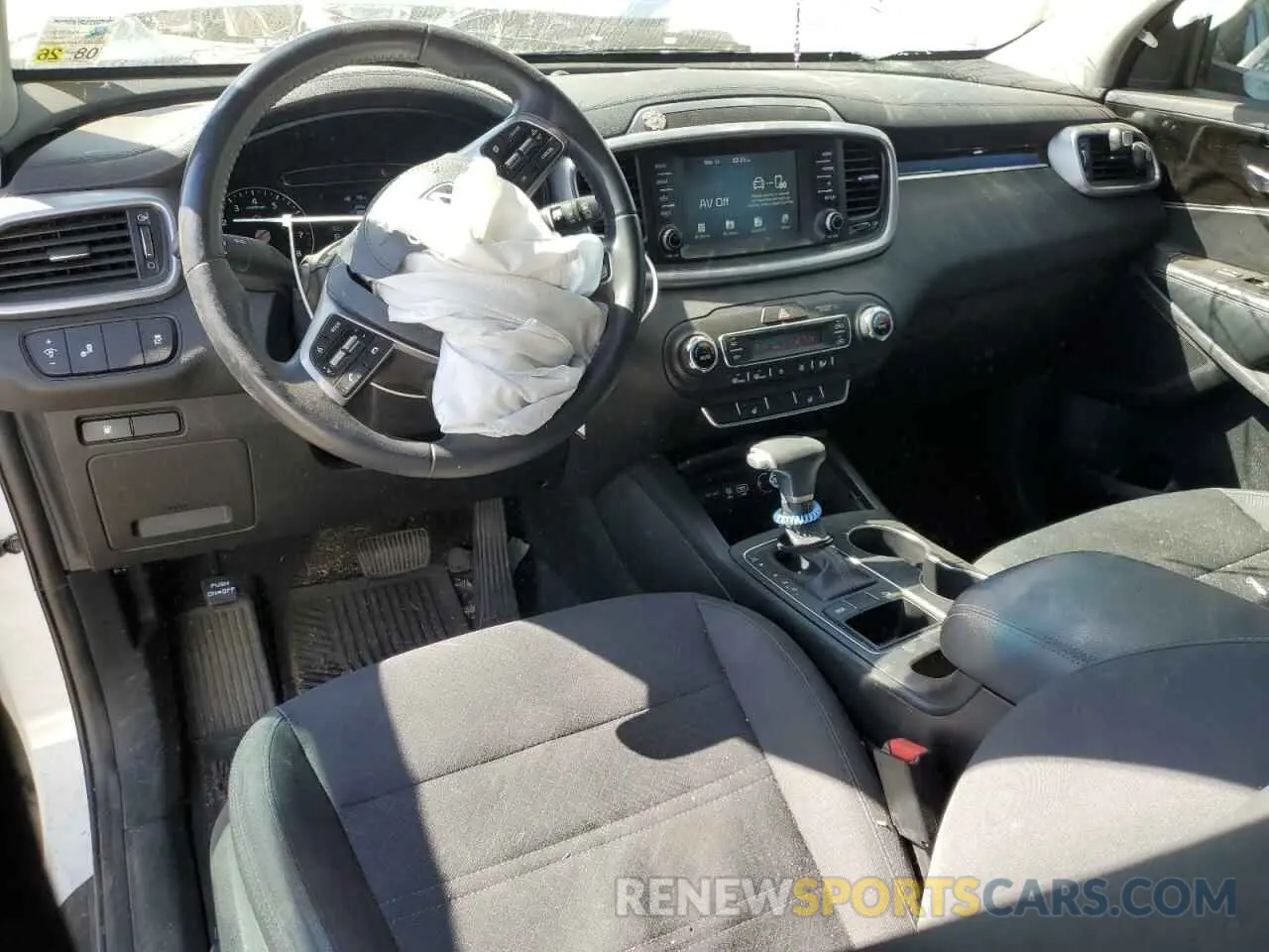 8 Photograph of a damaged car 5XYPG4A32LG683828 KIA SORENTO 2020
