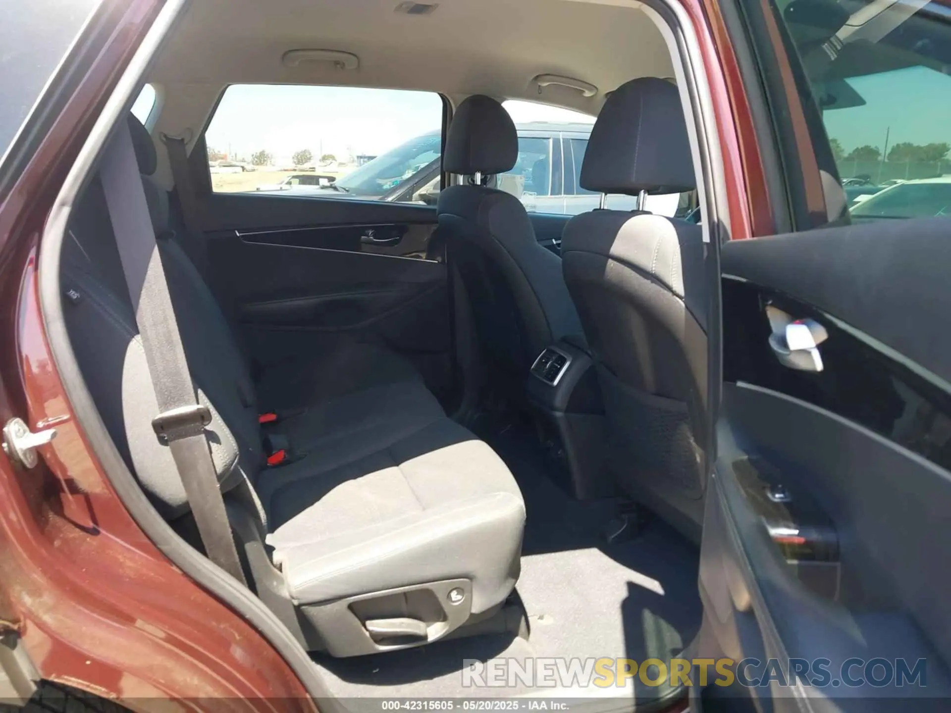 8 Фотография поврежденного автомобиля 5XYPG4A33LG643547 KIA SORENTO 2020