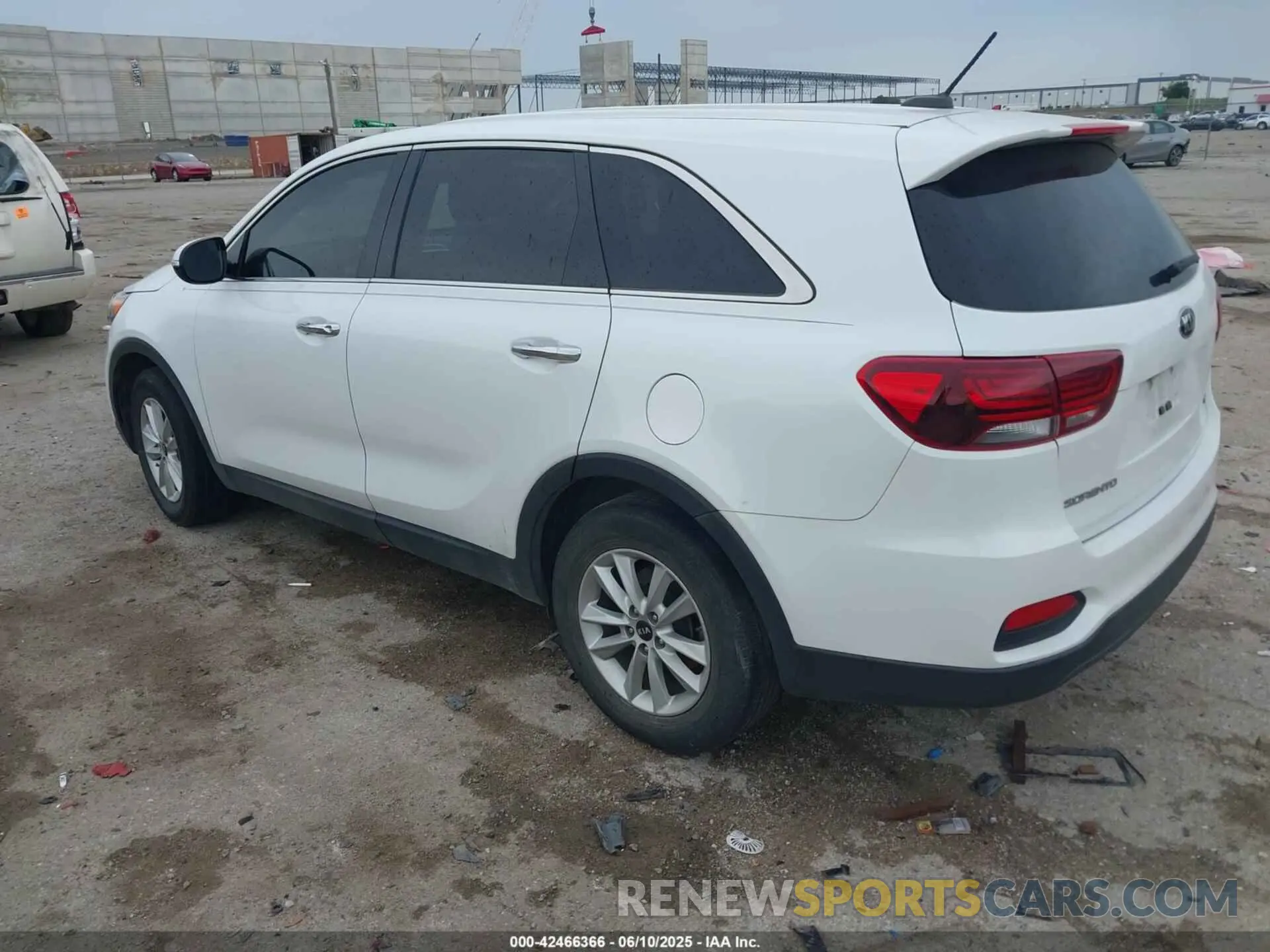 3 Photograph of a damaged car 5XYPG4A34LG642469 KIA SORENTO 2020