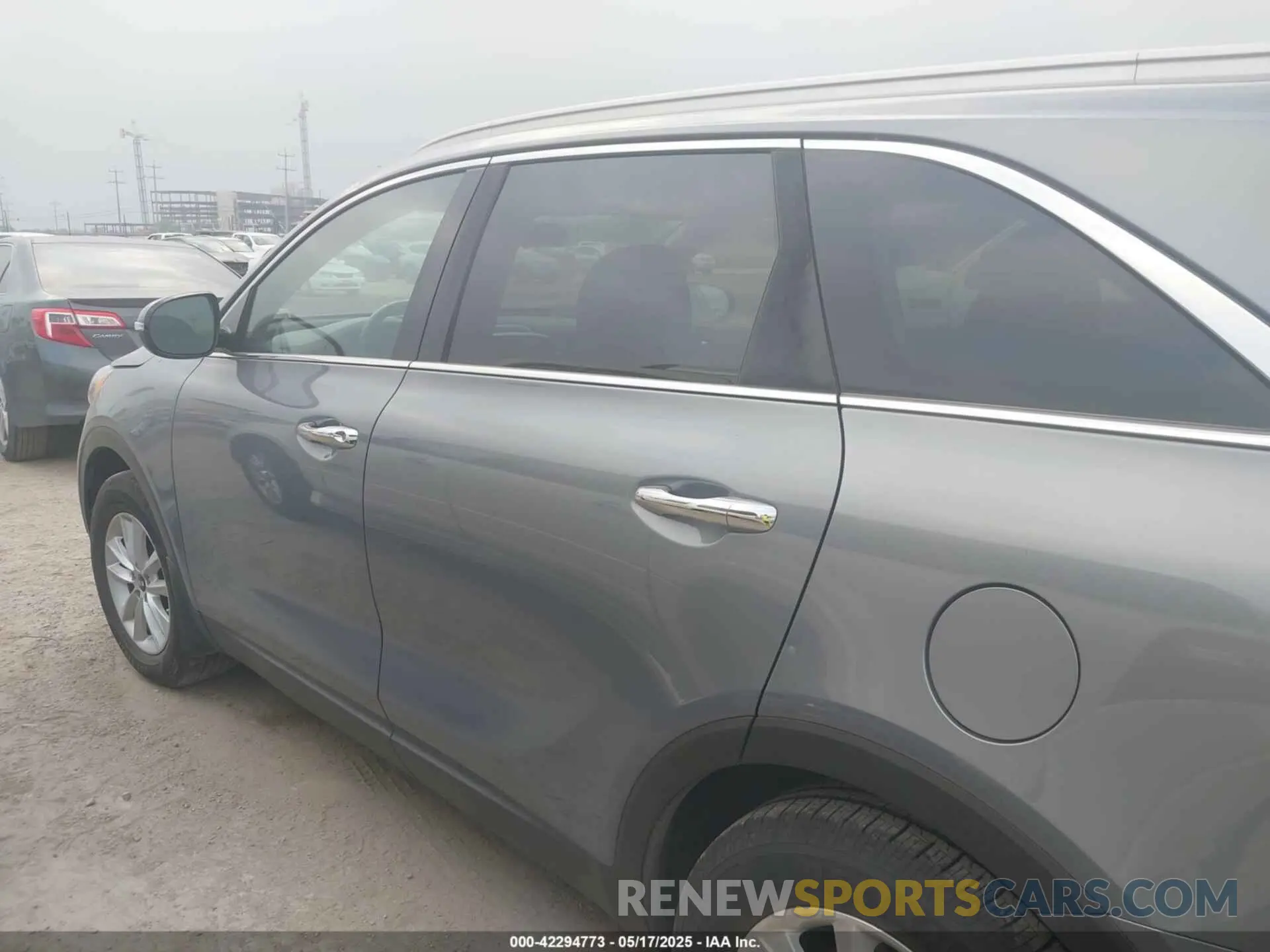 13 Photograph of a damaged car 5XYPG4A36LG663128 KIA SORENTO 2020