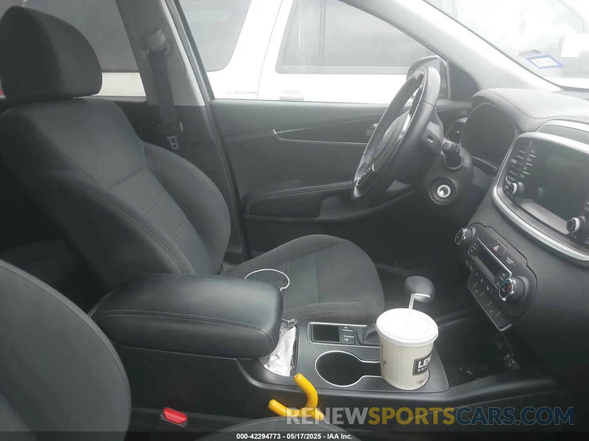 5 Photograph of a damaged car 5XYPG4A36LG663128 KIA SORENTO 2020