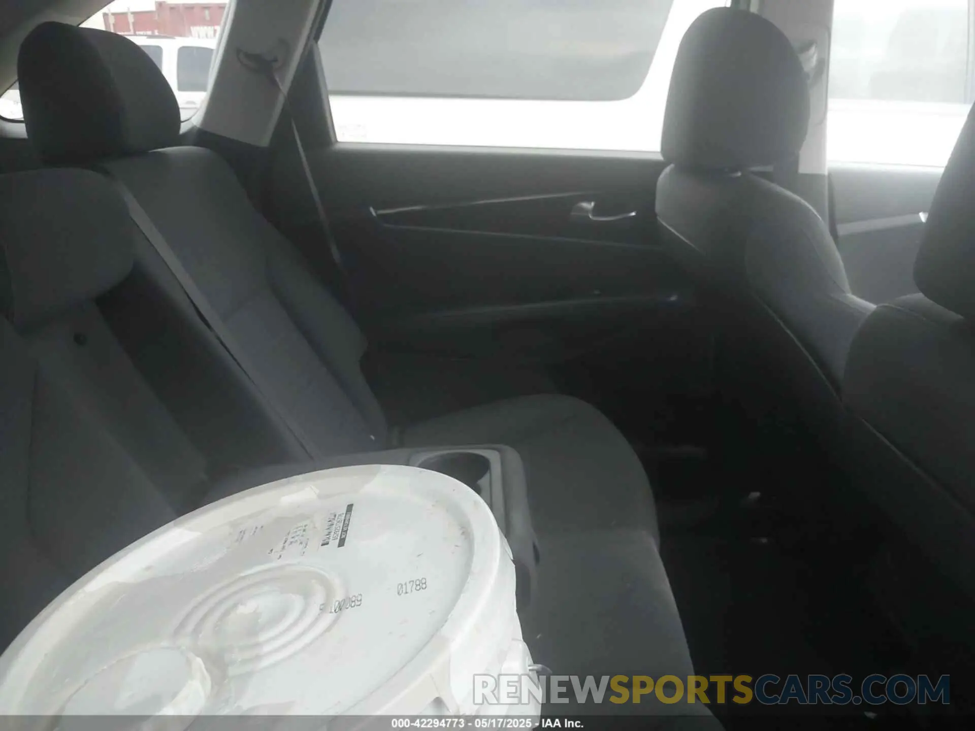 8 Photograph of a damaged car 5XYPG4A36LG663128 KIA SORENTO 2020