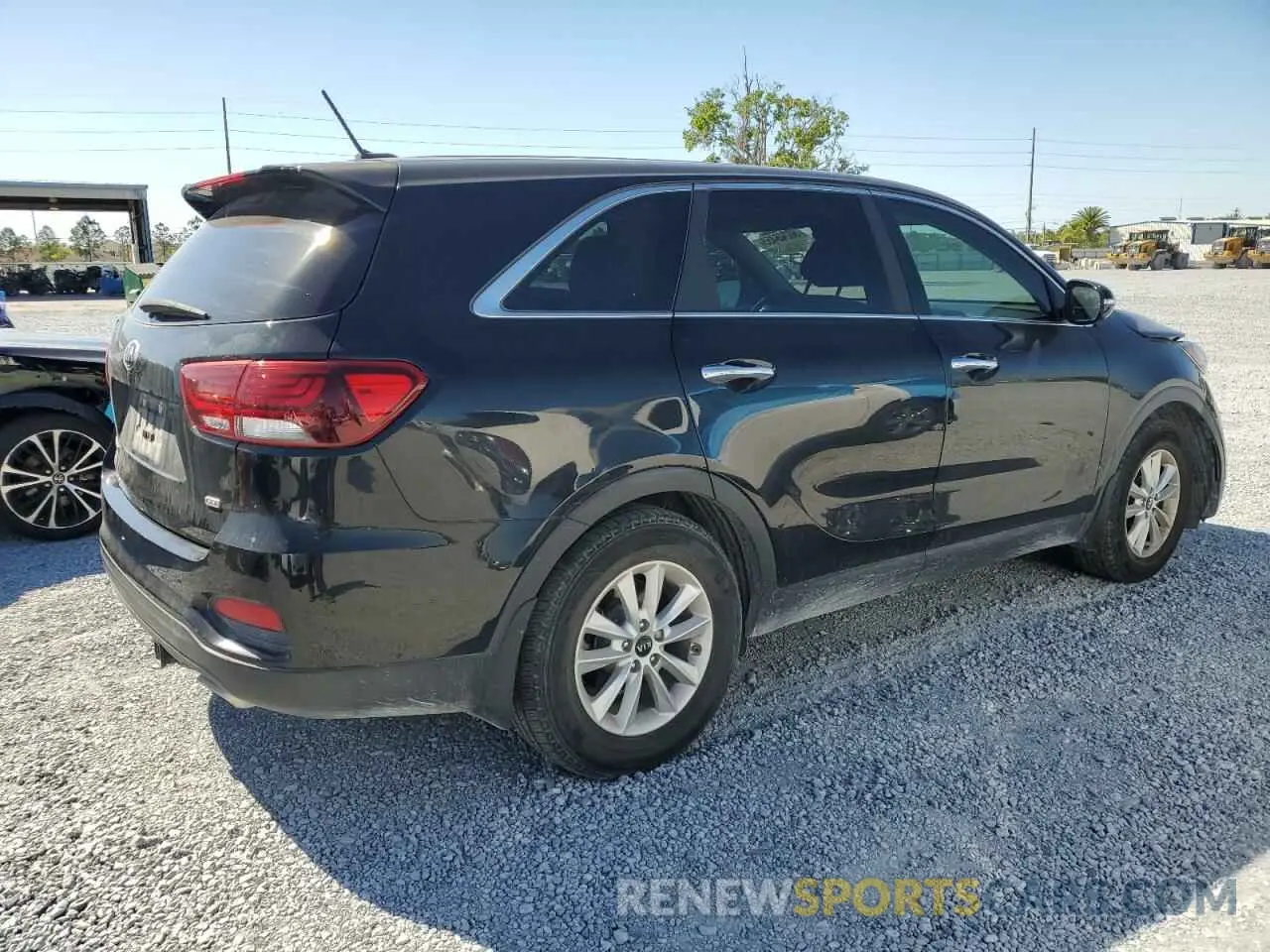 3 Photograph of a damaged car 5XYPG4A36LG685467 KIA SORENTO 2020