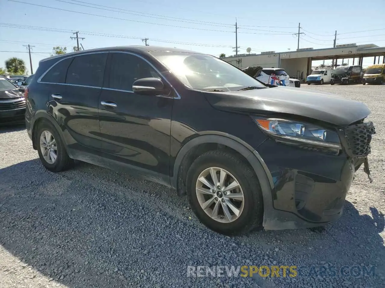 4 Photograph of a damaged car 5XYPG4A36LG685467 KIA SORENTO 2020