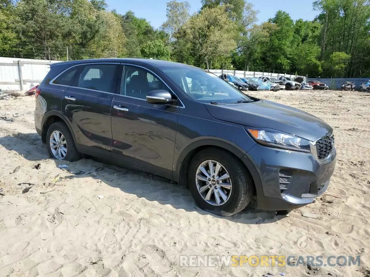 4 Photograph of a damaged car 5XYPG4A37LG690533 KIA SORENTO 2020
