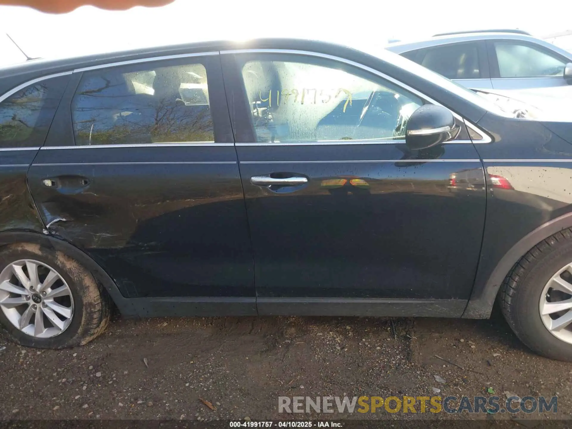 13 Photograph of a damaged car 5XYPG4A38LG628283 KIA SORENTO 2020