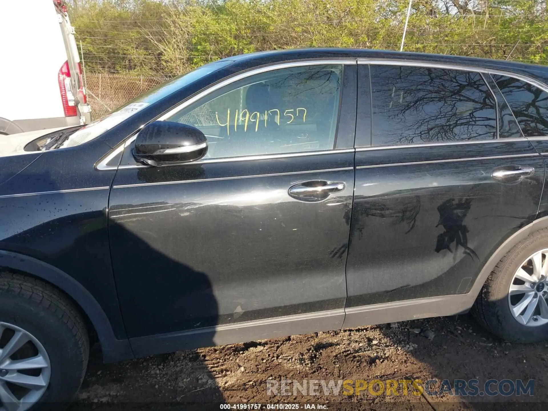 14 Photograph of a damaged car 5XYPG4A38LG628283 KIA SORENTO 2020