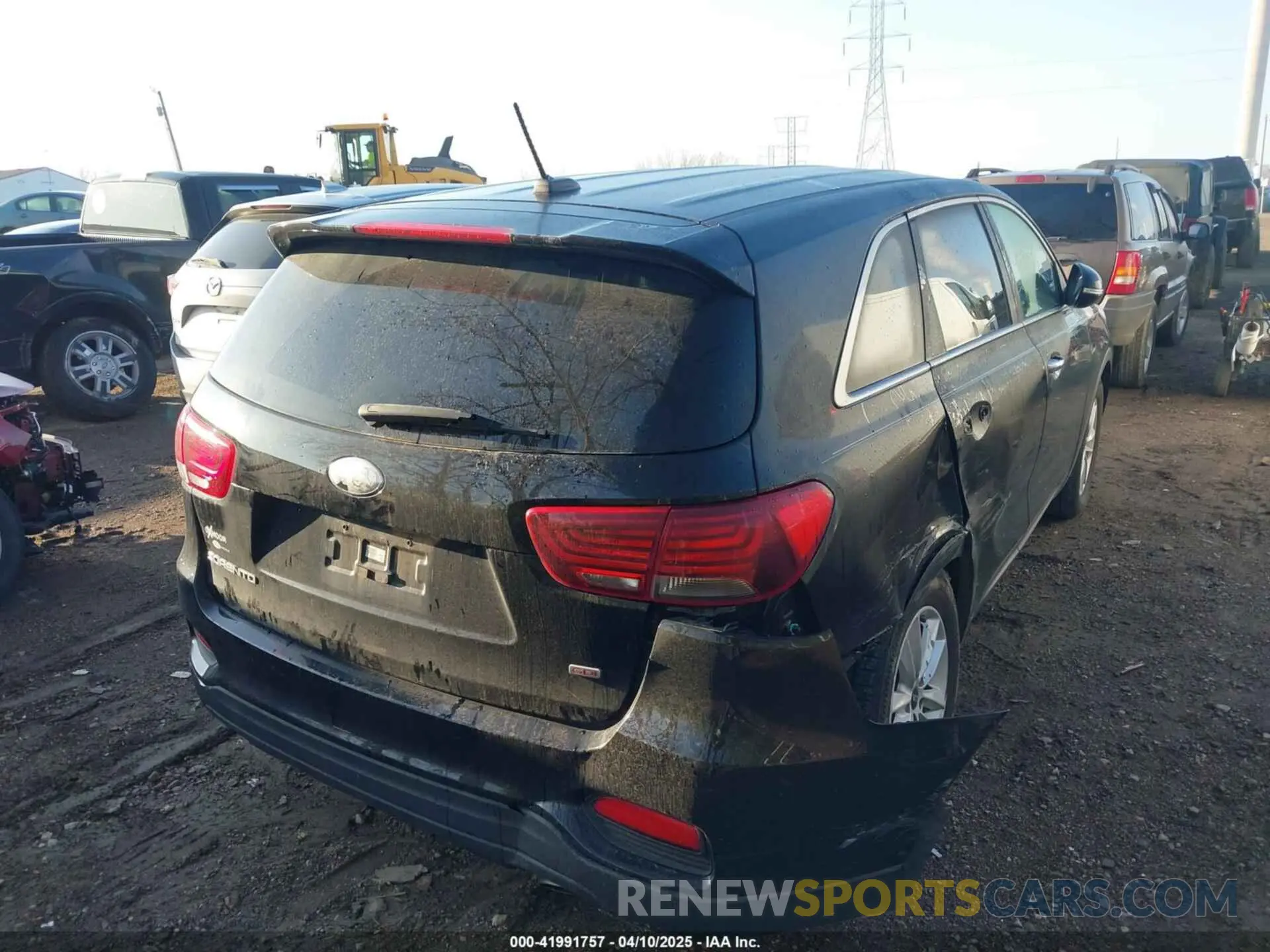 4 Photograph of a damaged car 5XYPG4A38LG628283 KIA SORENTO 2020