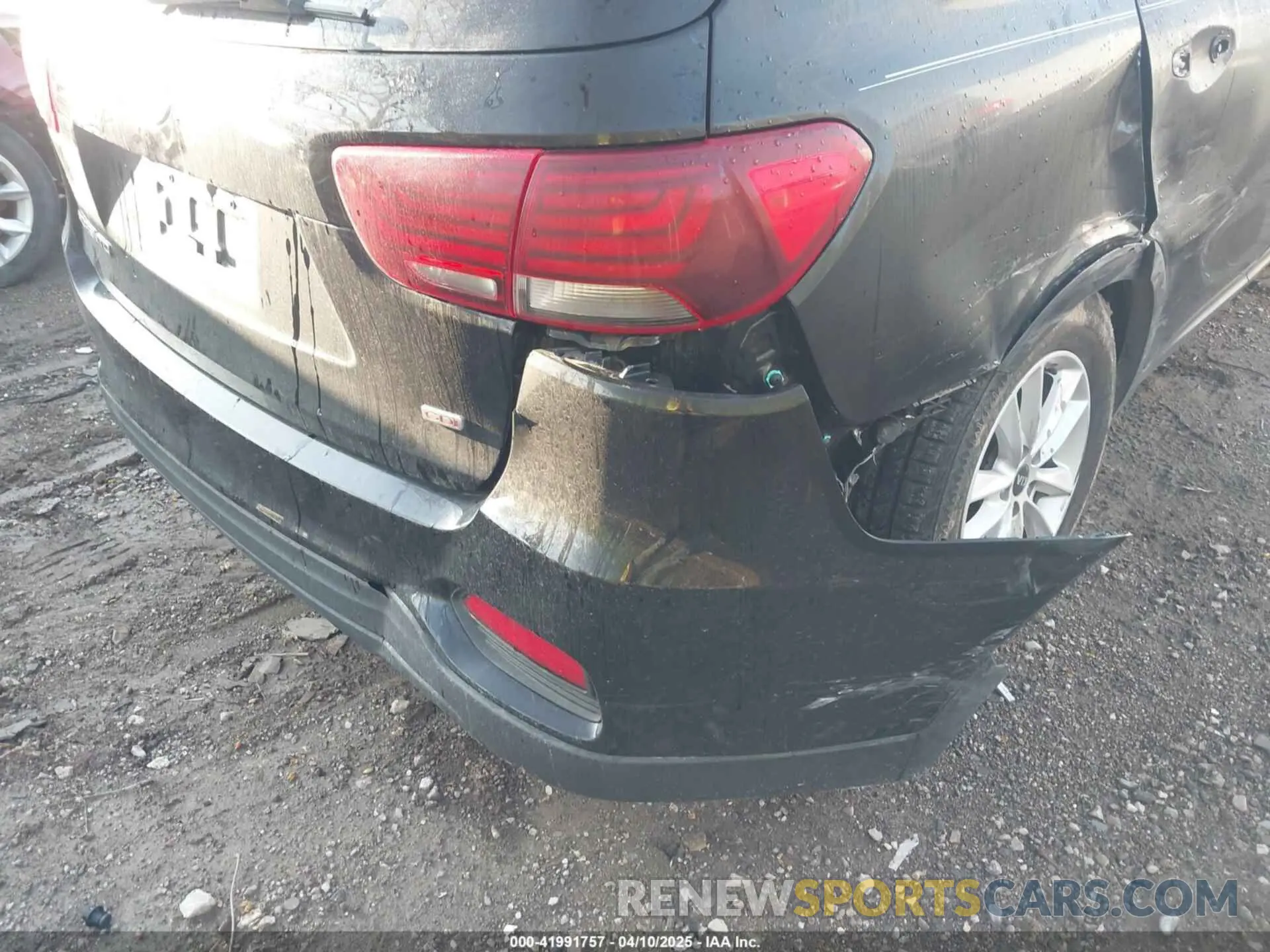 6 Photograph of a damaged car 5XYPG4A38LG628283 KIA SORENTO 2020