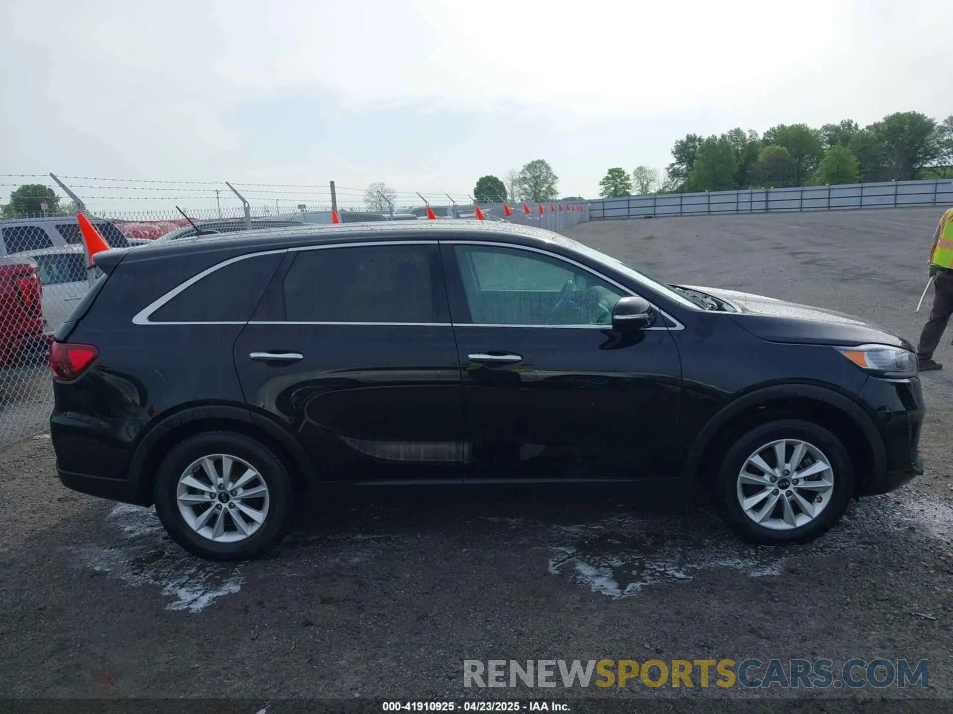 13 Photograph of a damaged car 5XYPG4A38LG656763 KIA SORENTO 2020