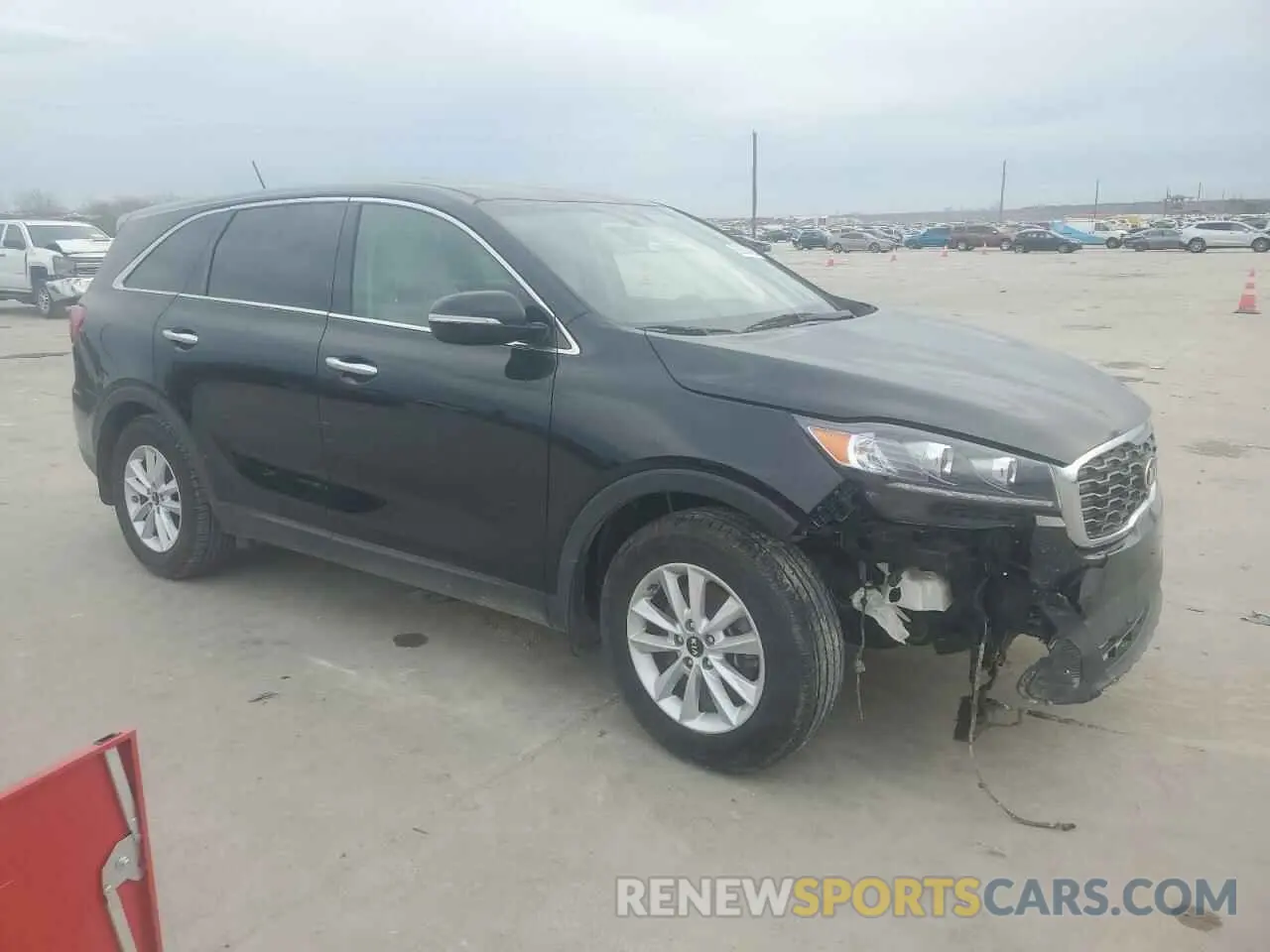 4 Photograph of a damaged car 5XYPG4A38LG684529 KIA SORENTO 2020