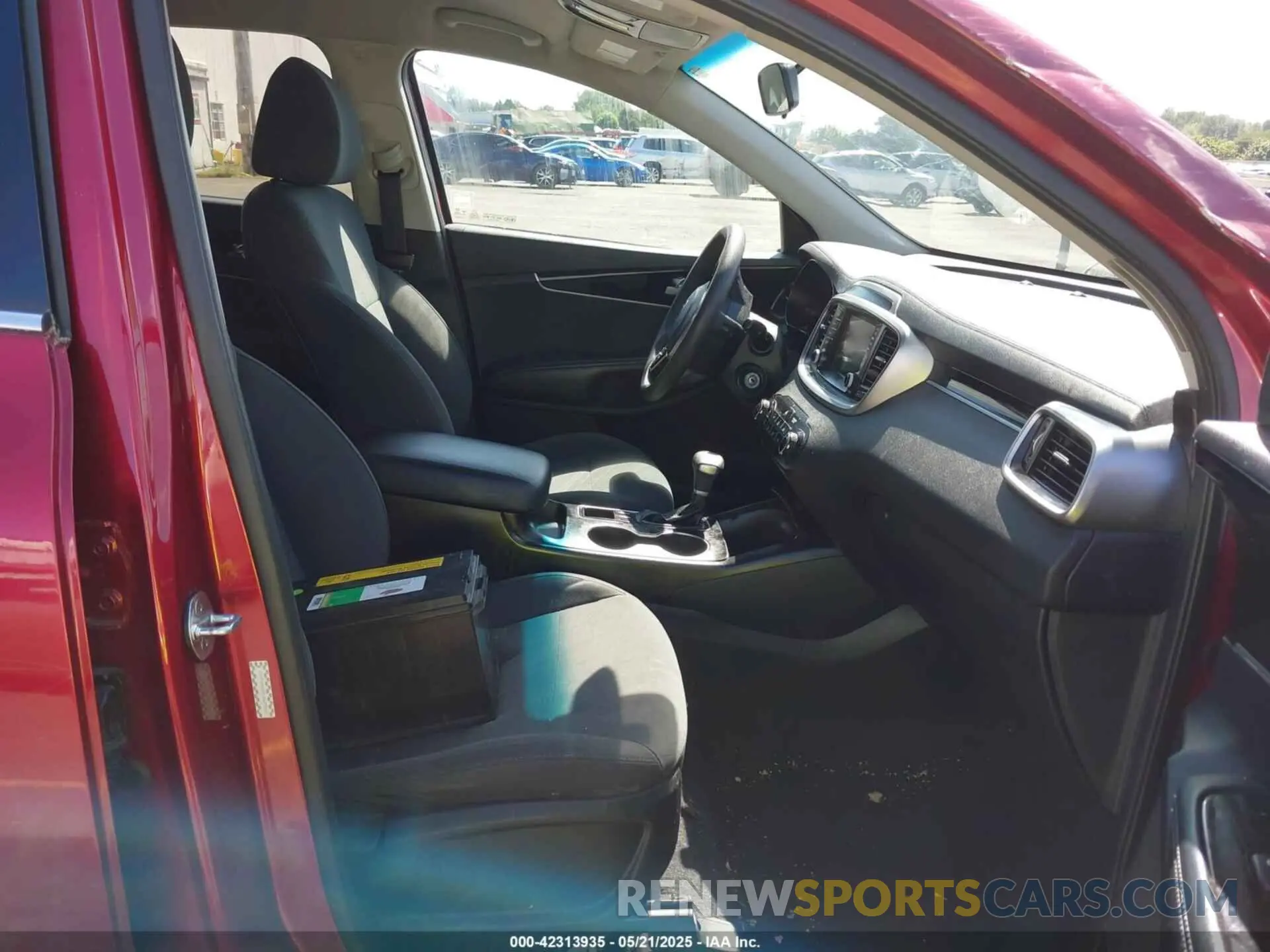 5 Photograph of a damaged car 5XYPG4A39LG629202 KIA SORENTO 2020