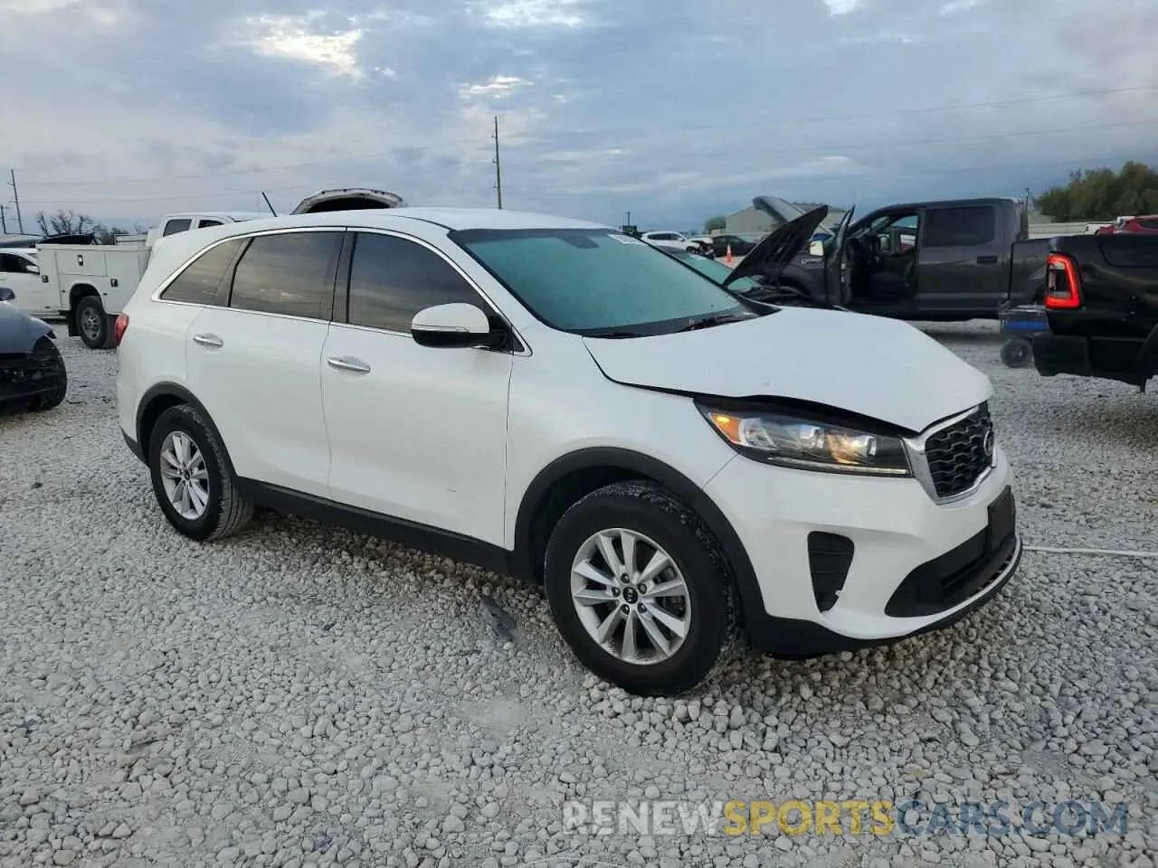 4 Photograph of a damaged car 5XYPG4A39LG644010 KIA SORENTO 2020