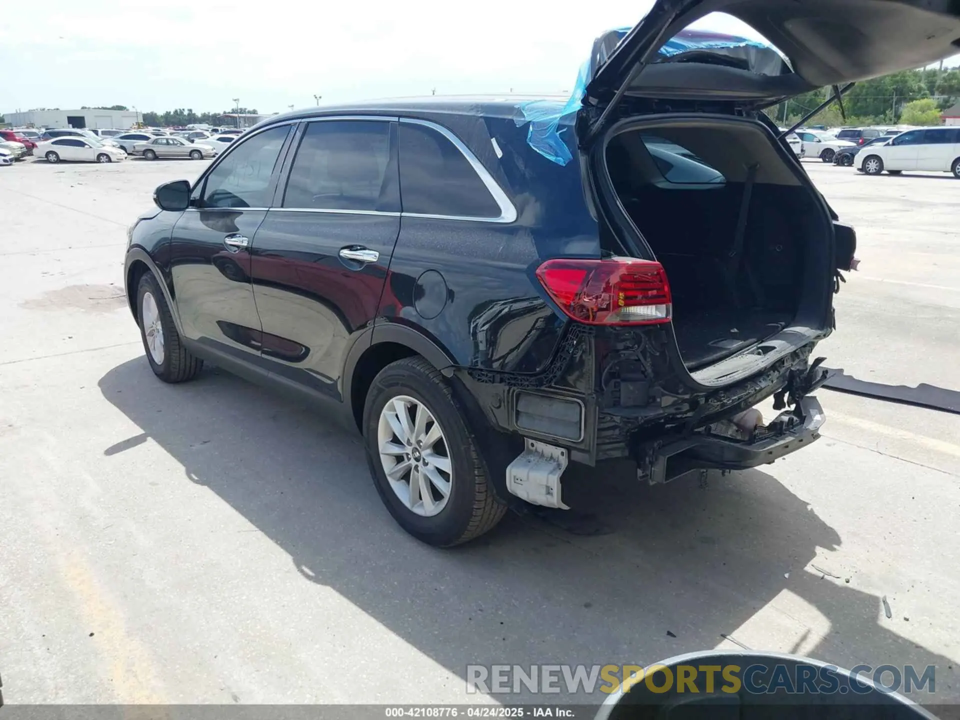 3 Photograph of a damaged car 5XYPG4A39LG685463 KIA SORENTO 2020