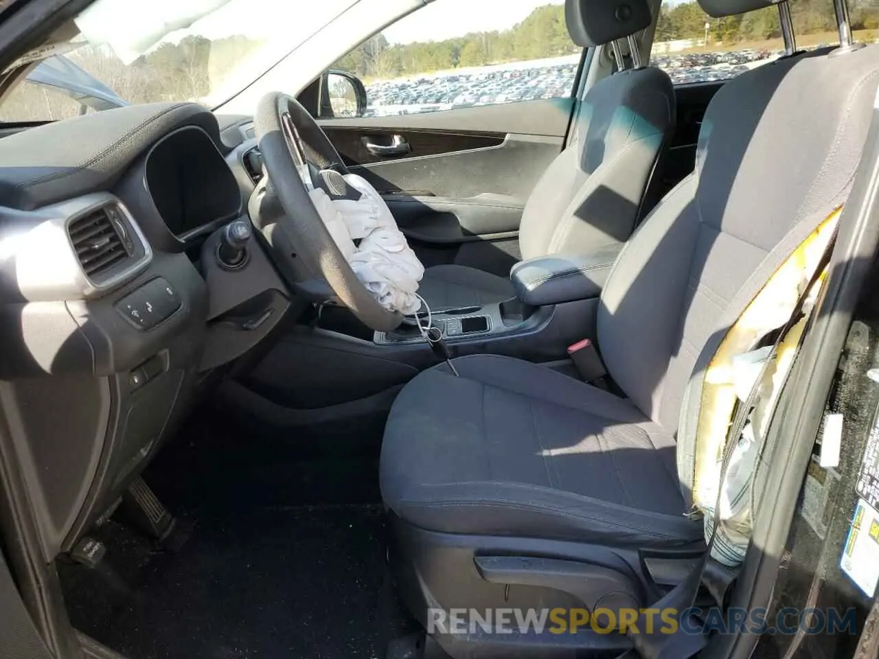 7 Photograph of a damaged car 5XYPG4A3XLG627412 KIA SORENTO 2020