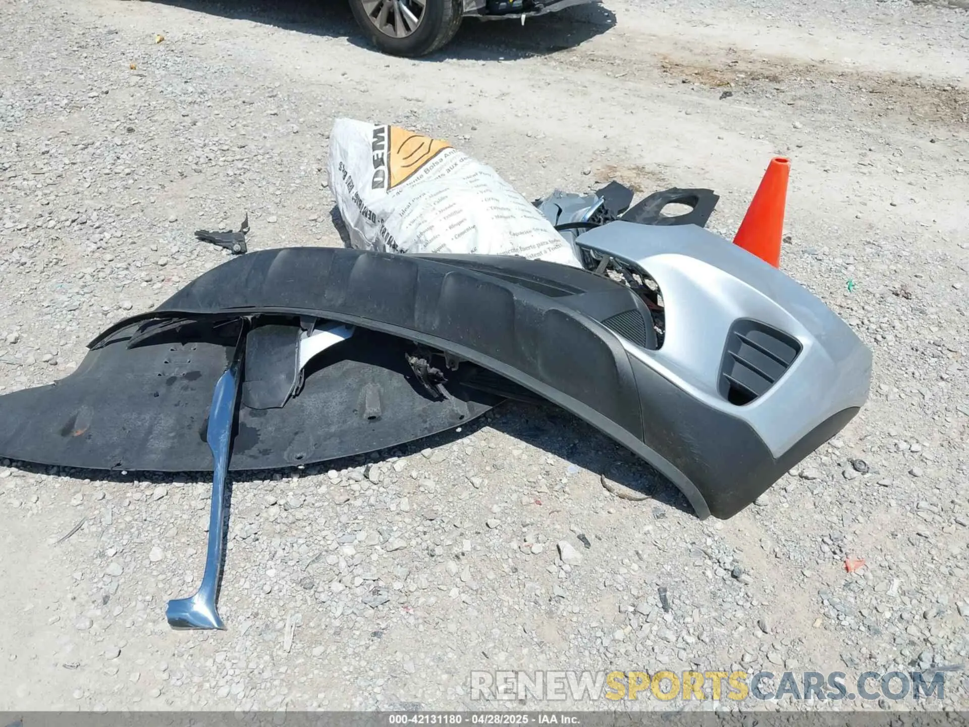 12 Photograph of a damaged car 5XYPG4A3XLG634716 KIA SORENTO 2020