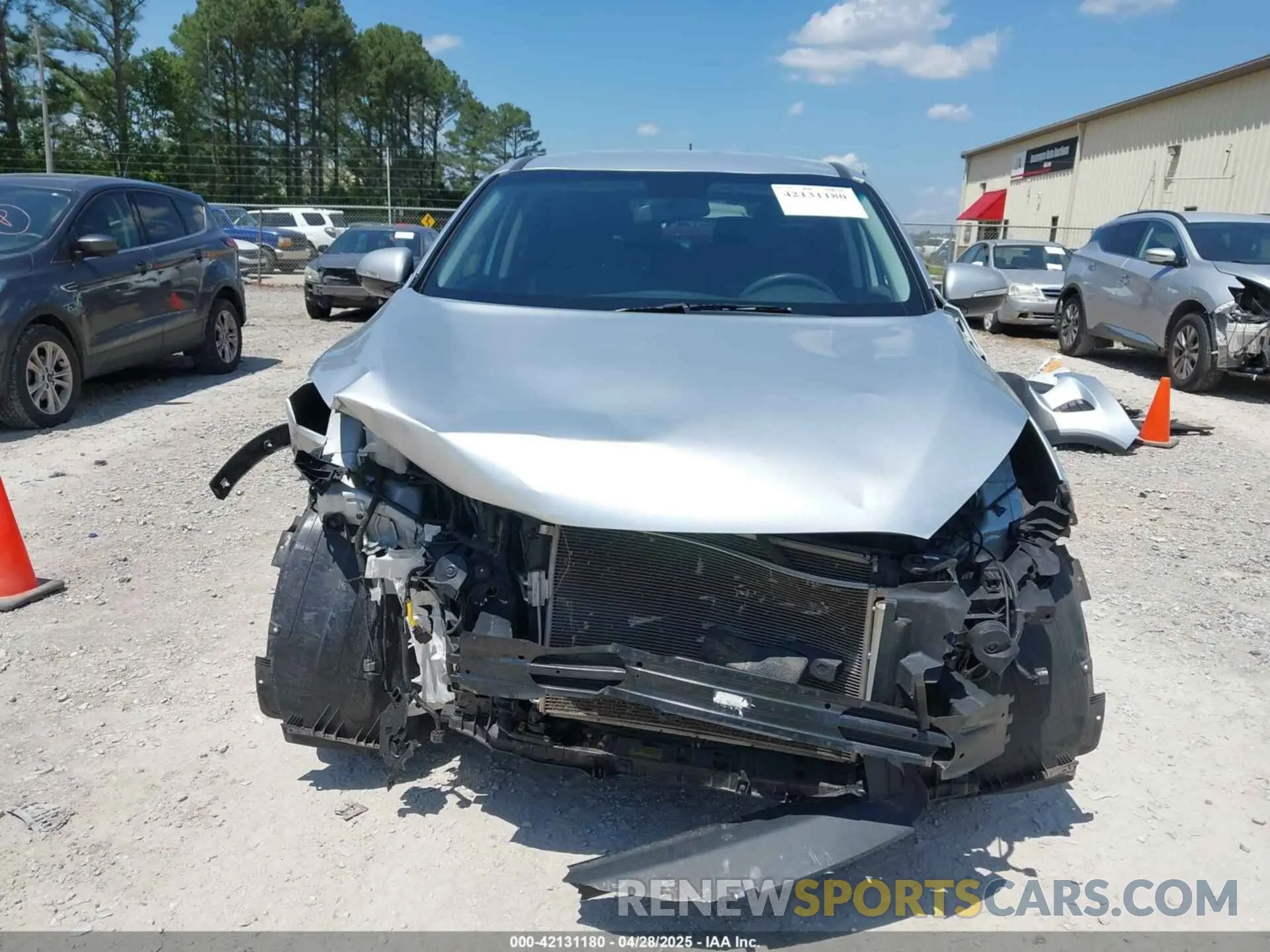 13 Photograph of a damaged car 5XYPG4A3XLG634716 KIA SORENTO 2020