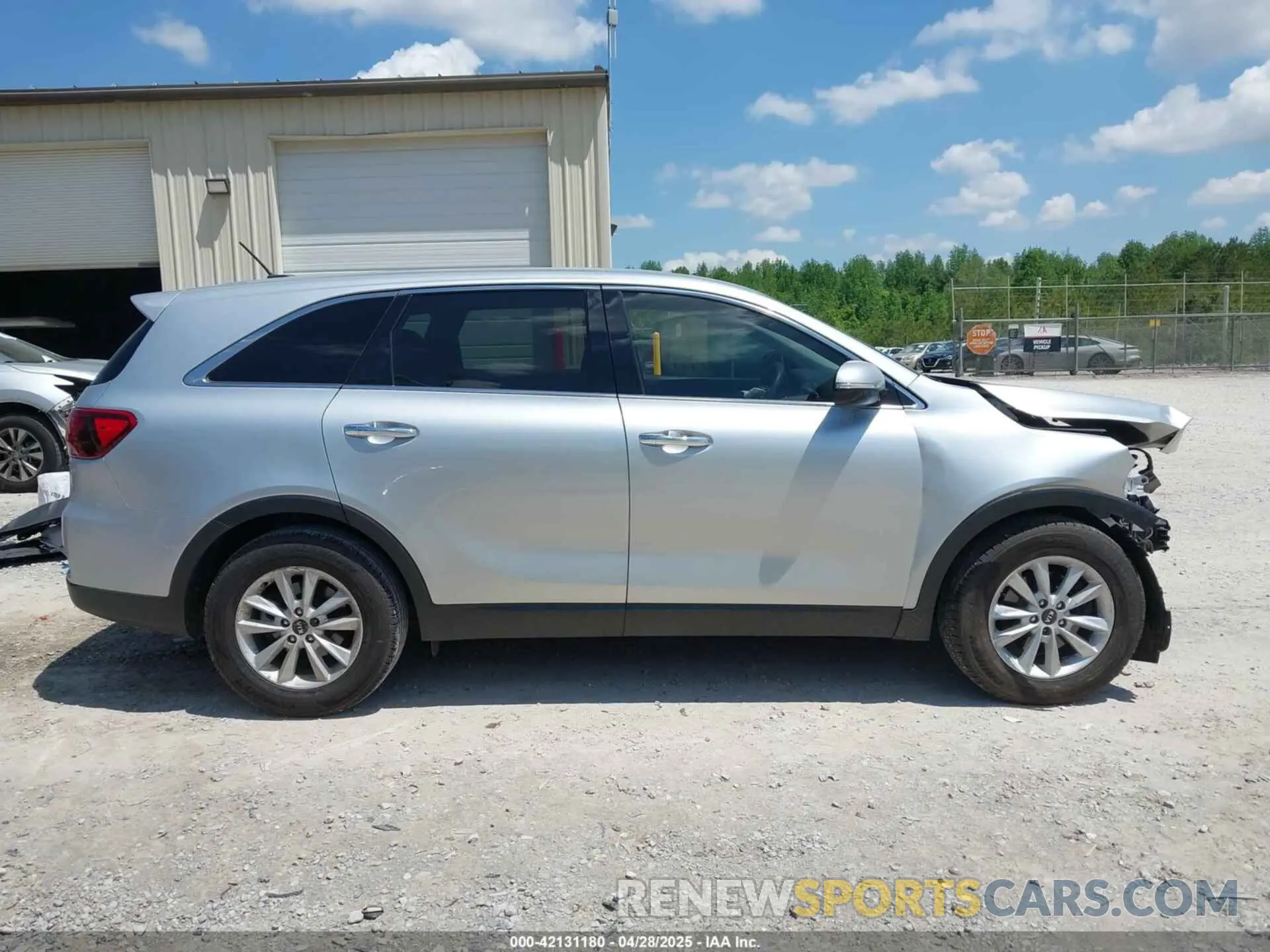 14 Photograph of a damaged car 5XYPG4A3XLG634716 KIA SORENTO 2020