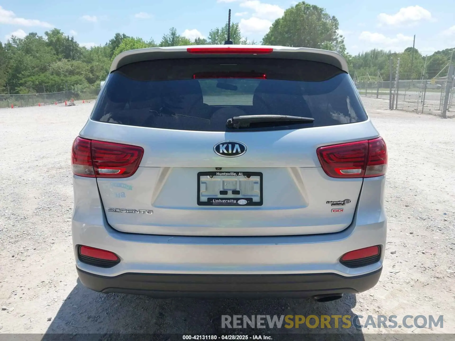 17 Photograph of a damaged car 5XYPG4A3XLG634716 KIA SORENTO 2020