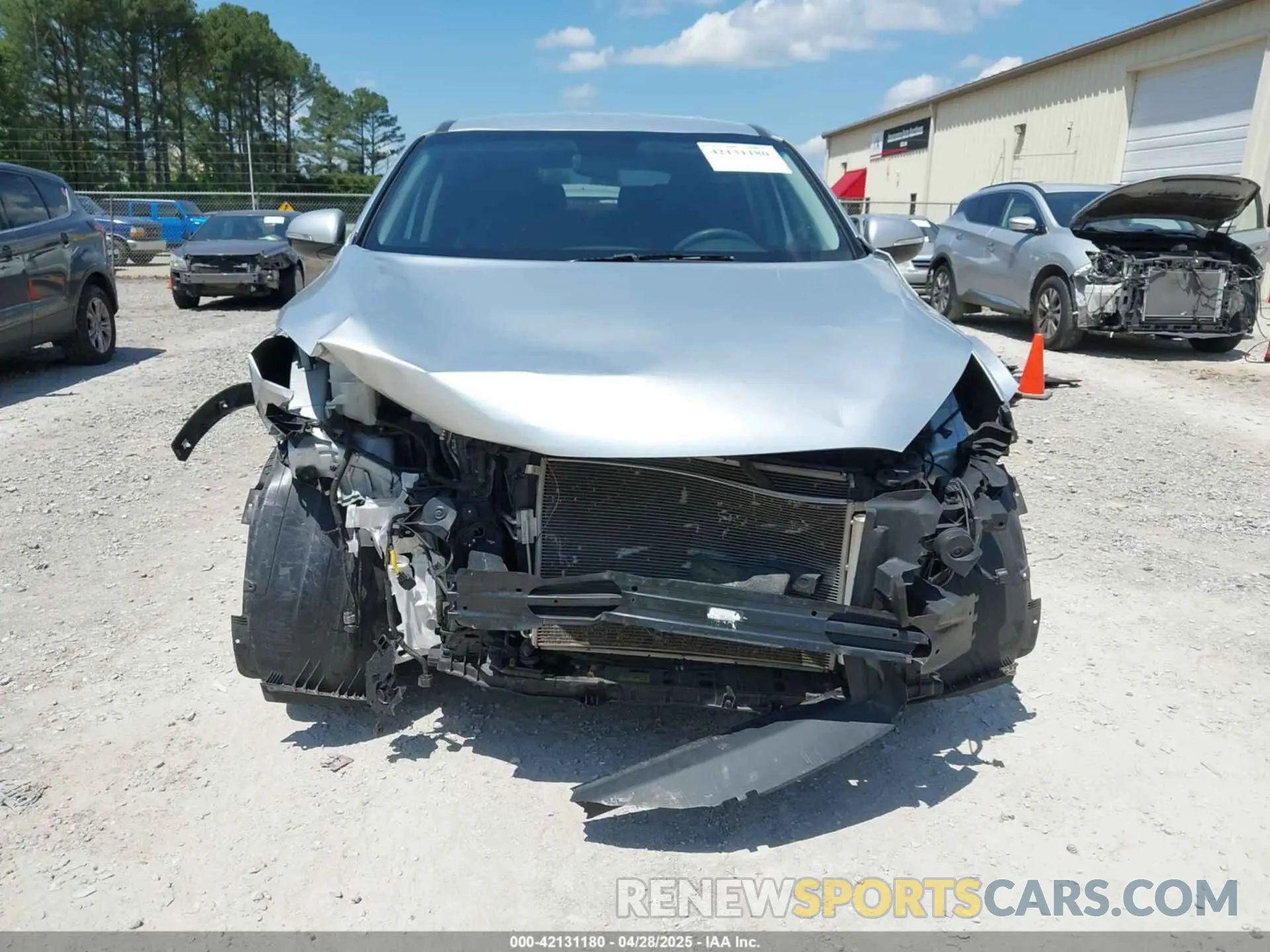 6 Photograph of a damaged car 5XYPG4A3XLG634716 KIA SORENTO 2020