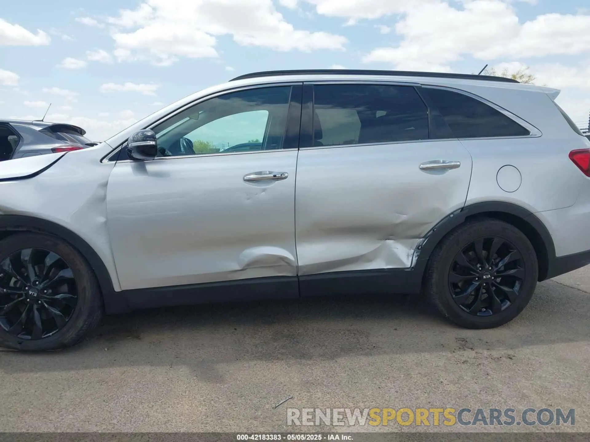 15 Photograph of a damaged car 5XYPG4A55LG694372 KIA SORENTO 2020