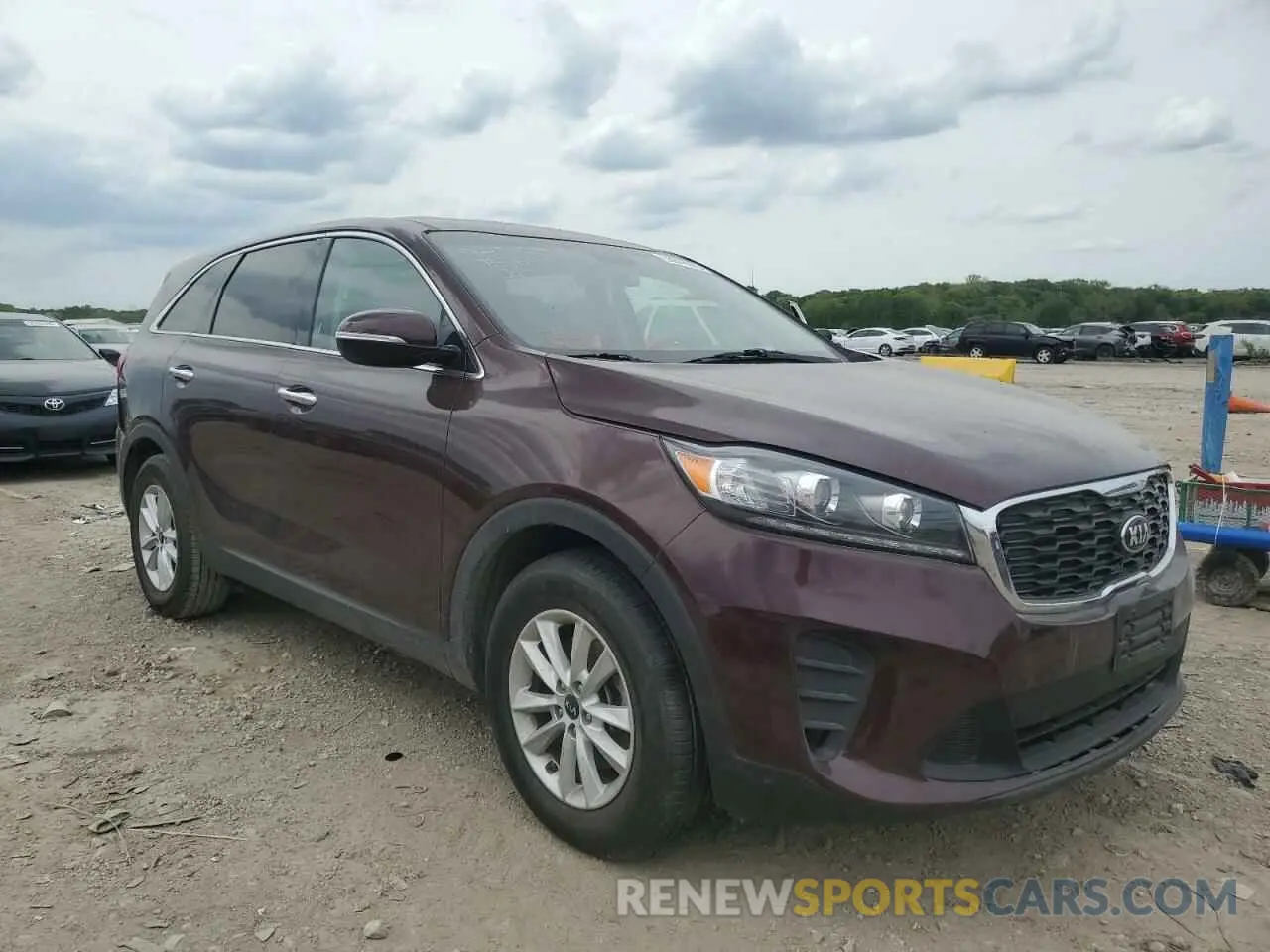 4 Photograph of a damaged car 5XYPG4A56LG615016 KIA SORENTO 2020