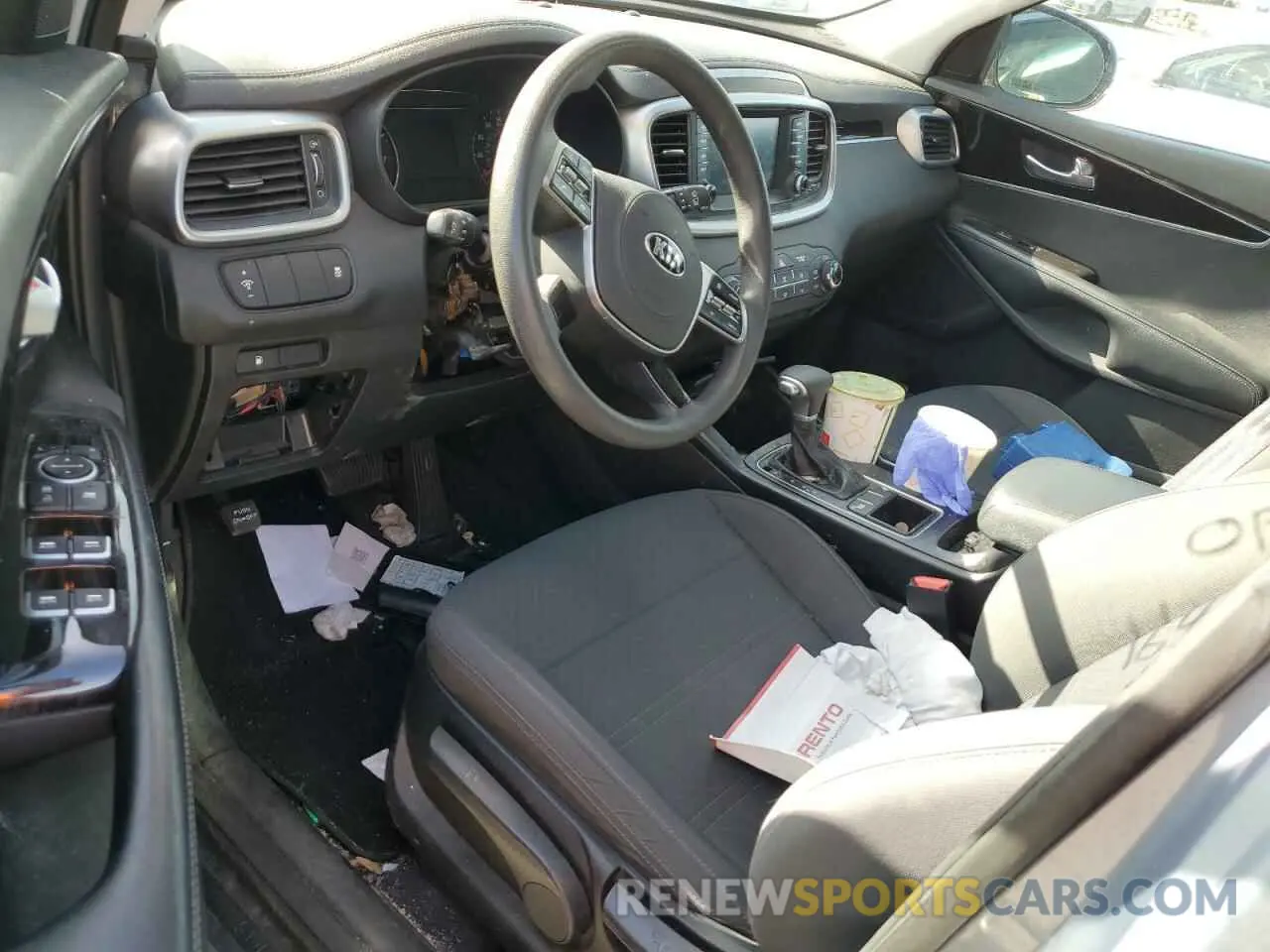 8 Photograph of a damaged car 5XYPG4A56LG617820 KIA SORENTO 2020