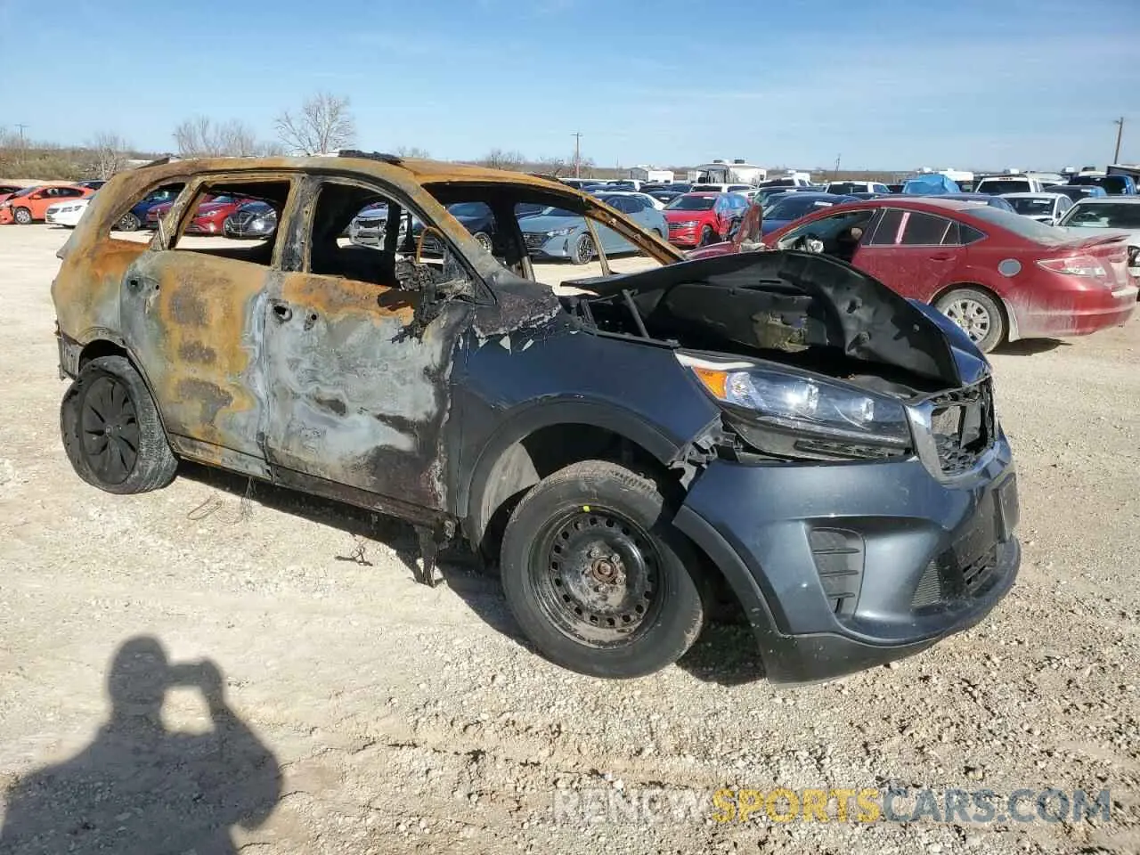 4 Photograph of a damaged car 5XYPG4A56LG642507 KIA SORENTO 2020