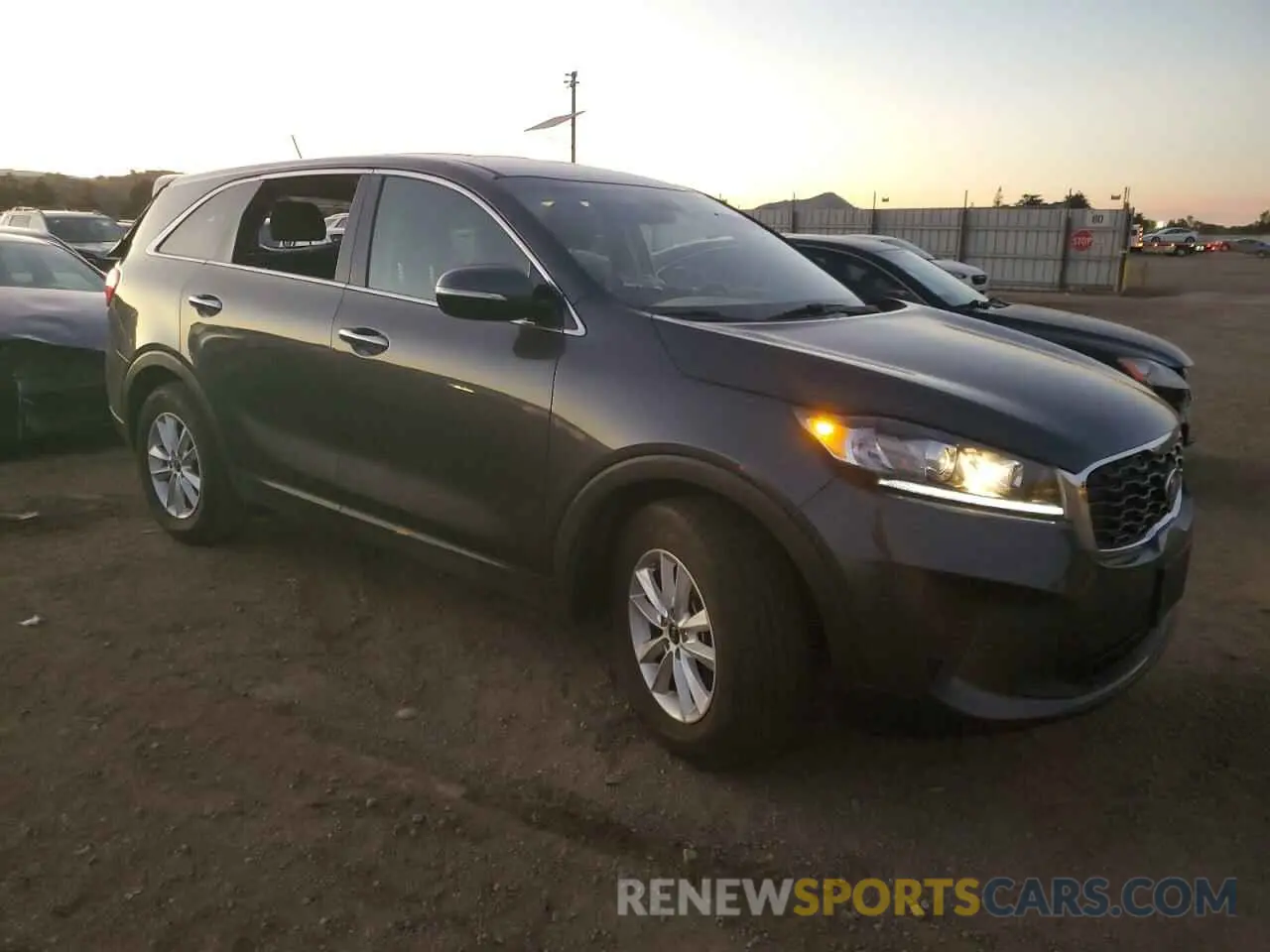 4 Photograph of a damaged car 5XYPG4A57LG628745 KIA SORENTO 2020