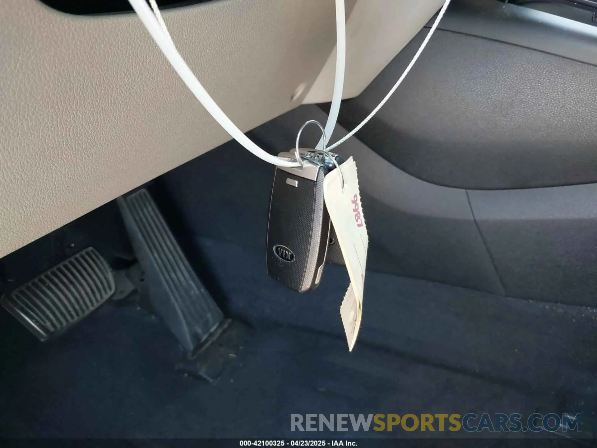 11 Photograph of a damaged car 5XYPG4A57LG672955 KIA SORENTO 2020